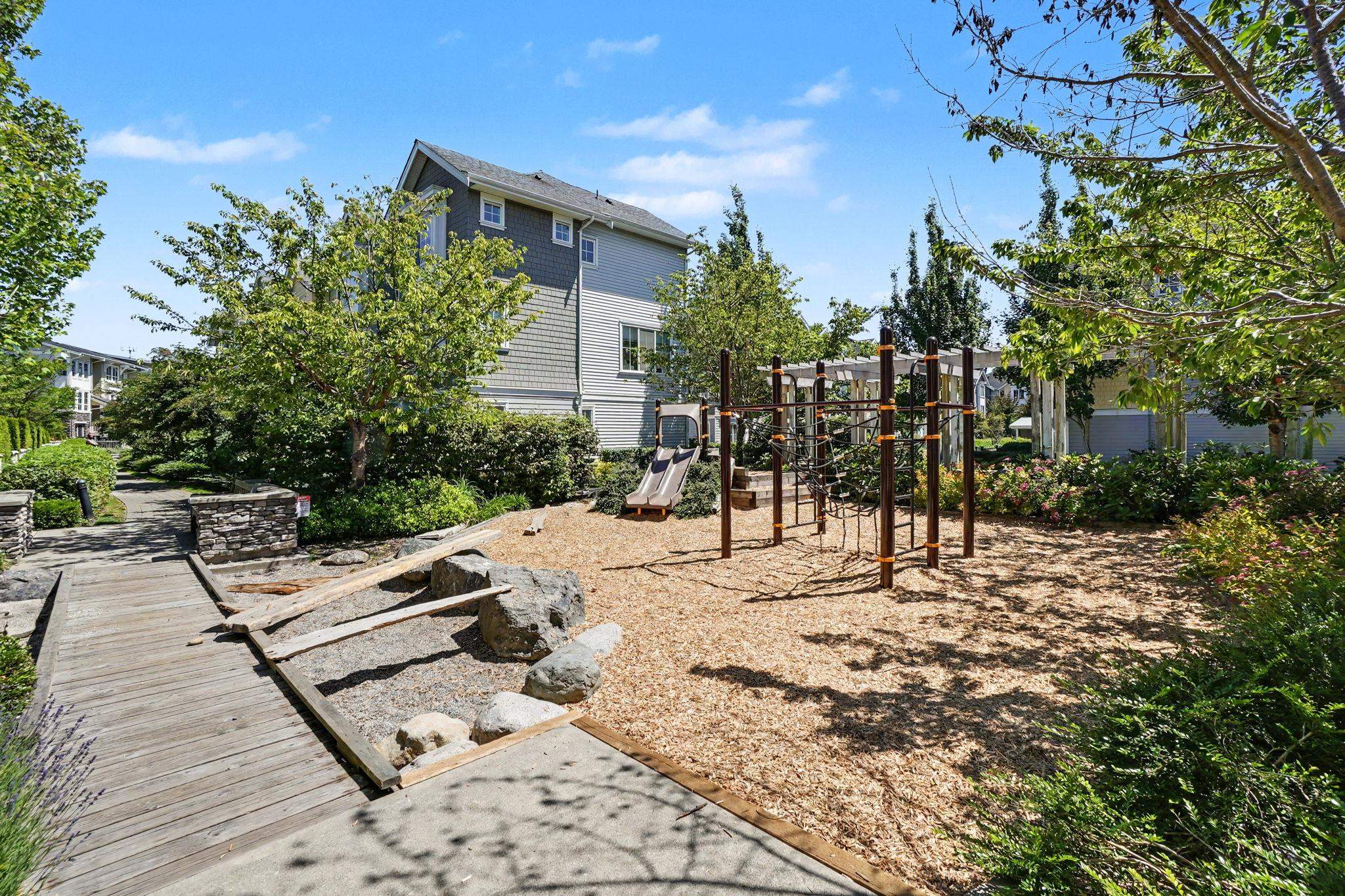 17 5551 ADMIRAL WAY