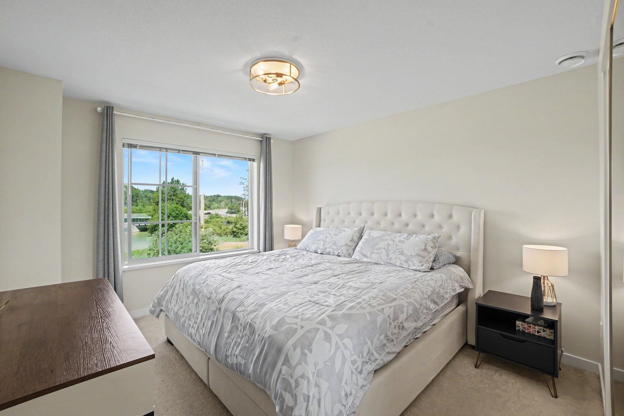 17 5551 ADMIRAL WAY