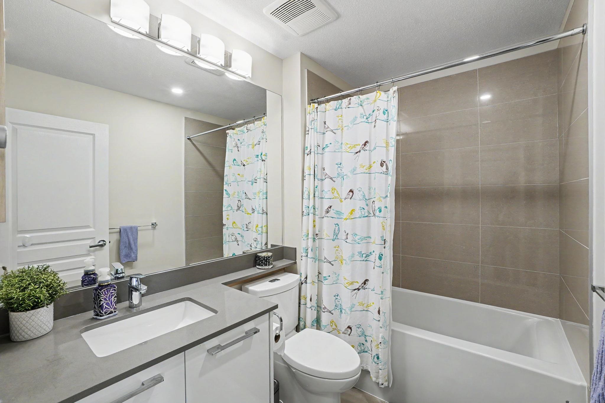 17 5551 ADMIRAL WAY