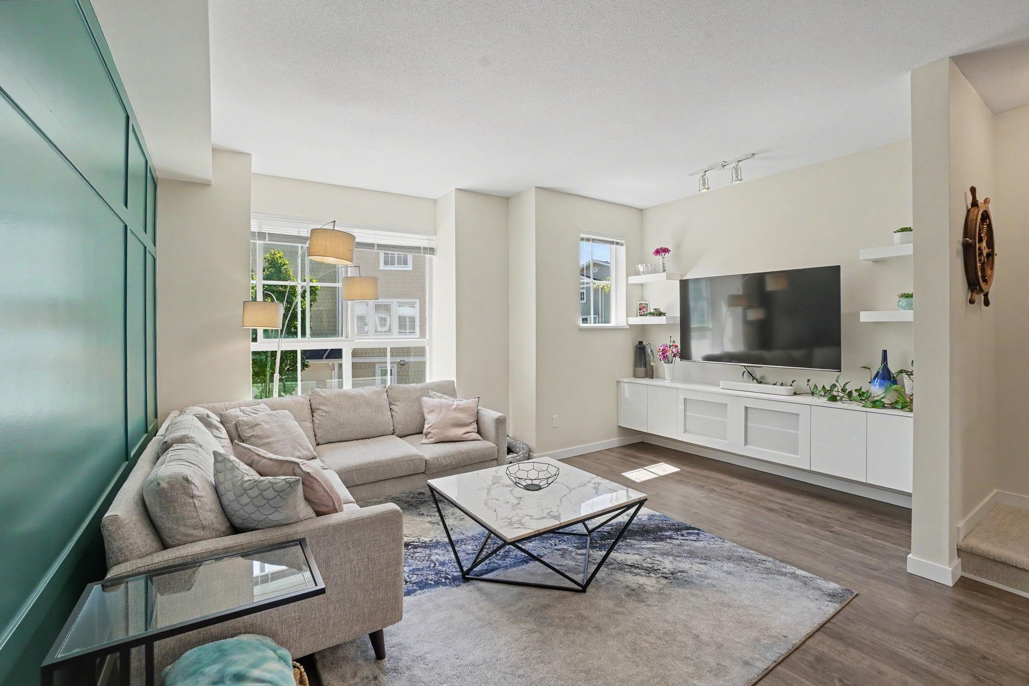 17 5551 ADMIRAL WAY