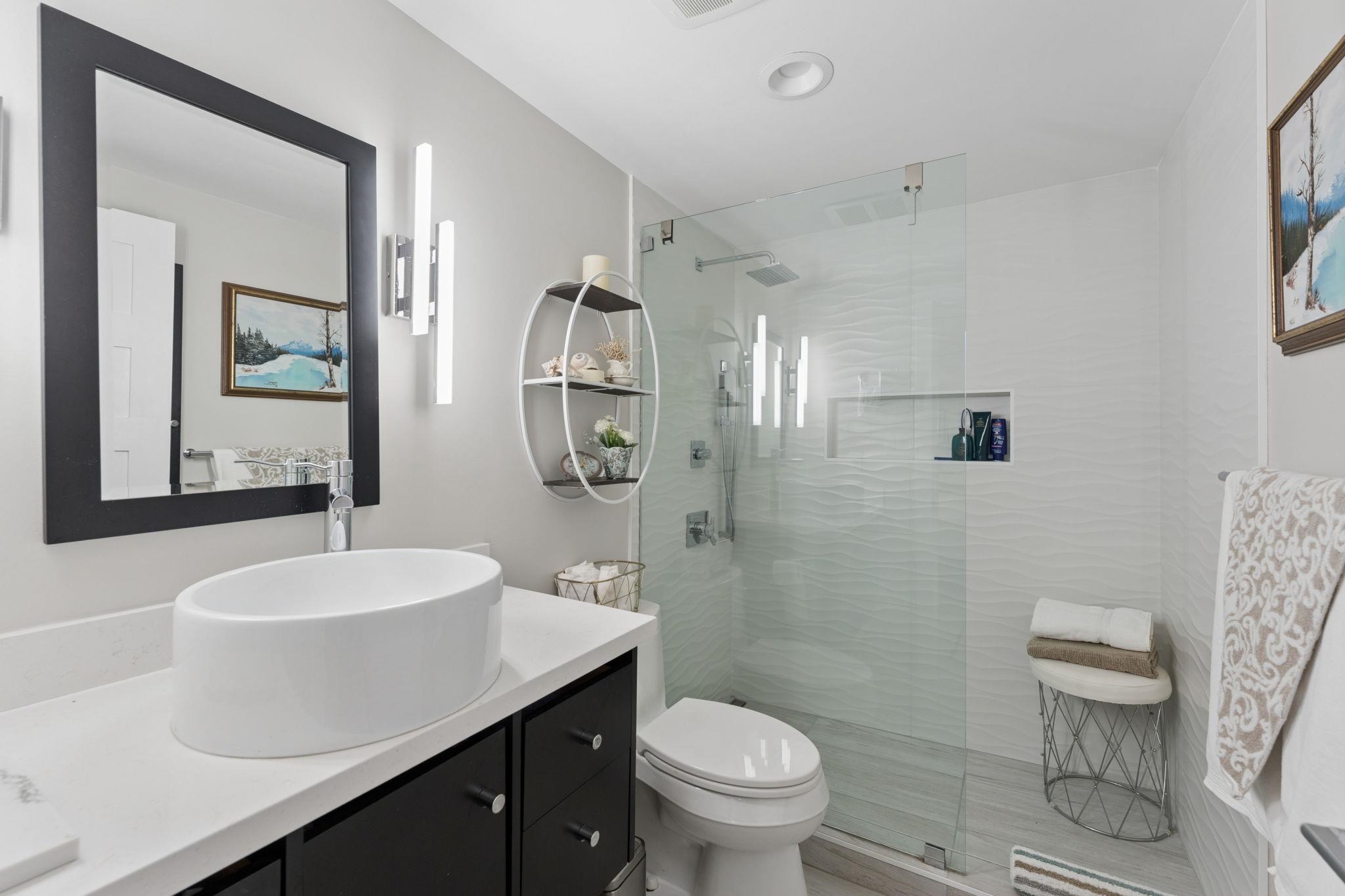 202 15165 MARINE DRIVE