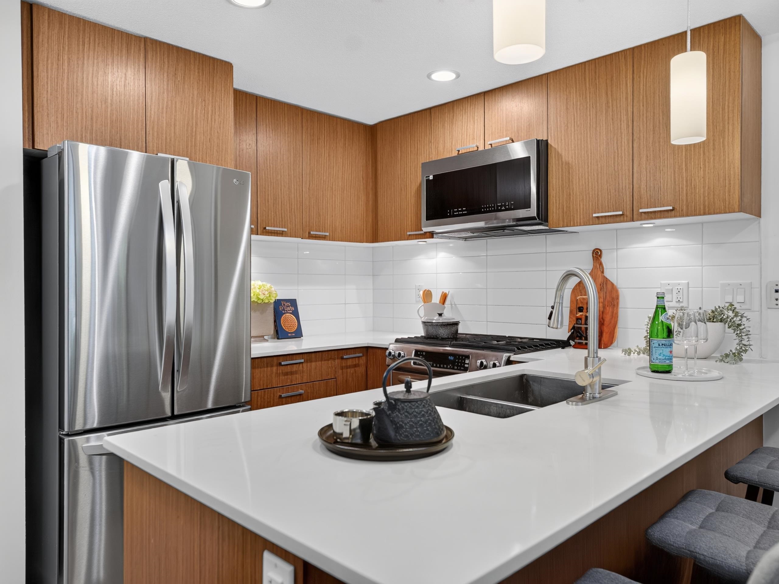 316 1330 MARINE DRIVE
