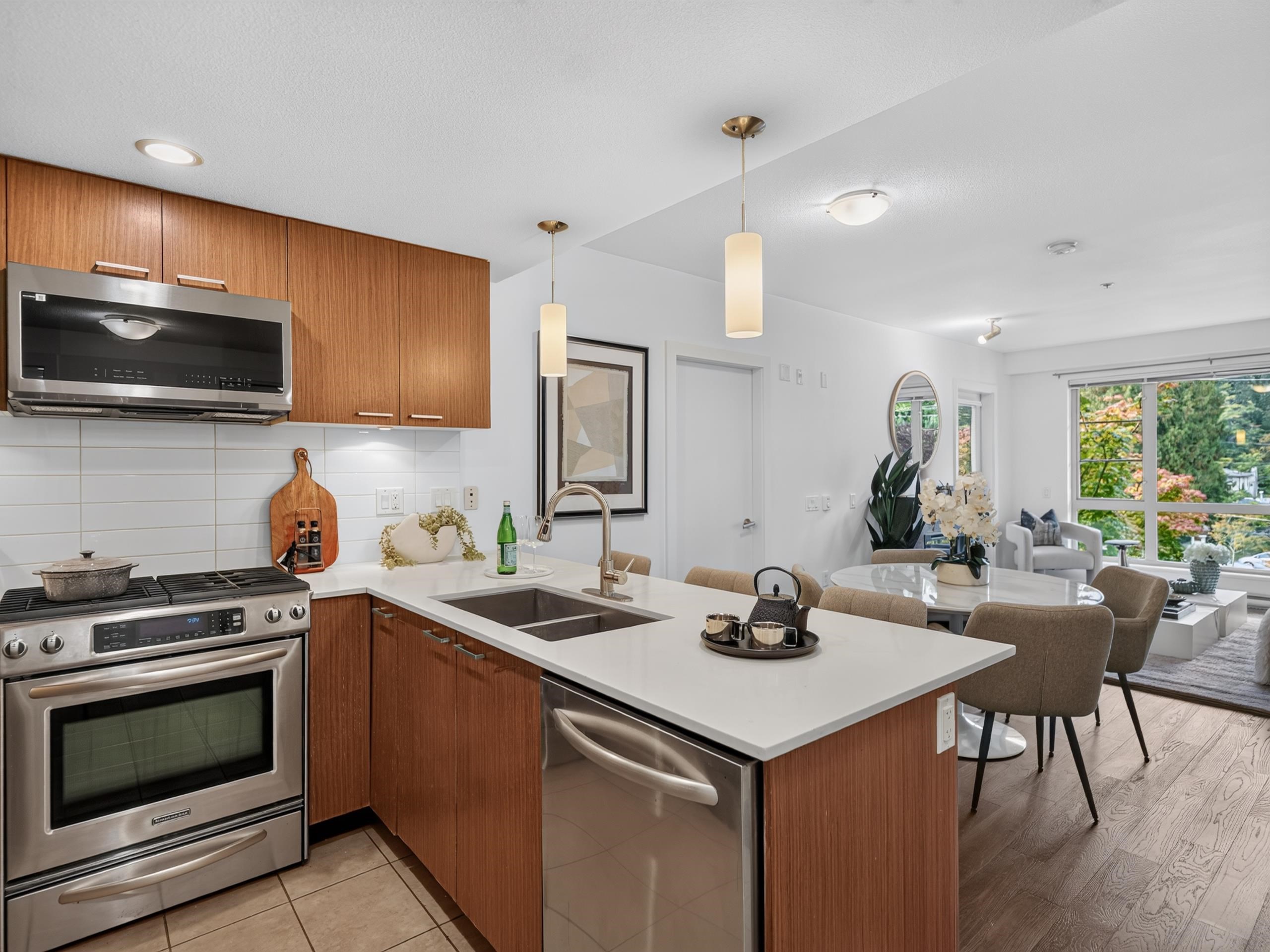 316 1330 MARINE DRIVE