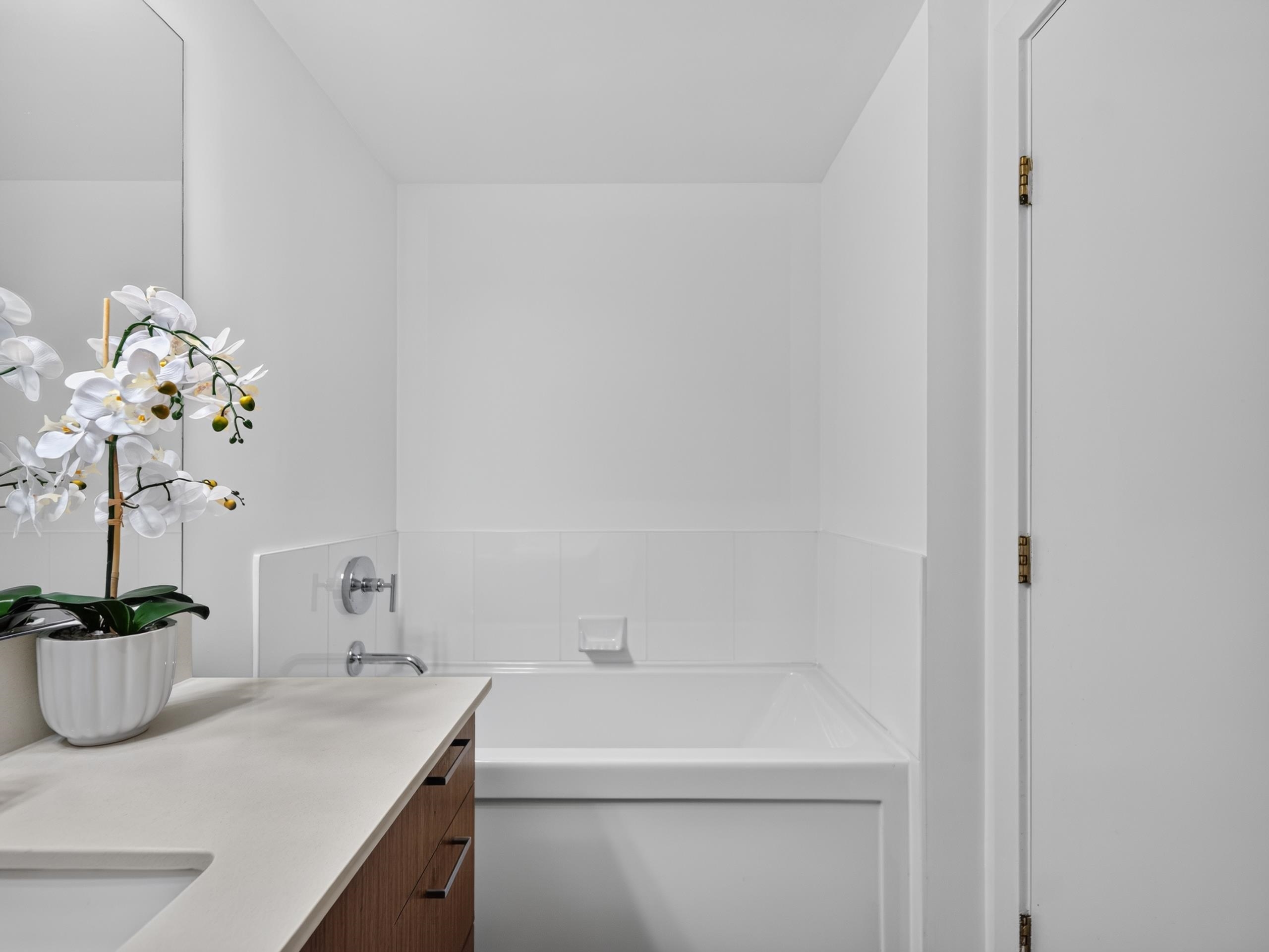 316 1330 MARINE DRIVE