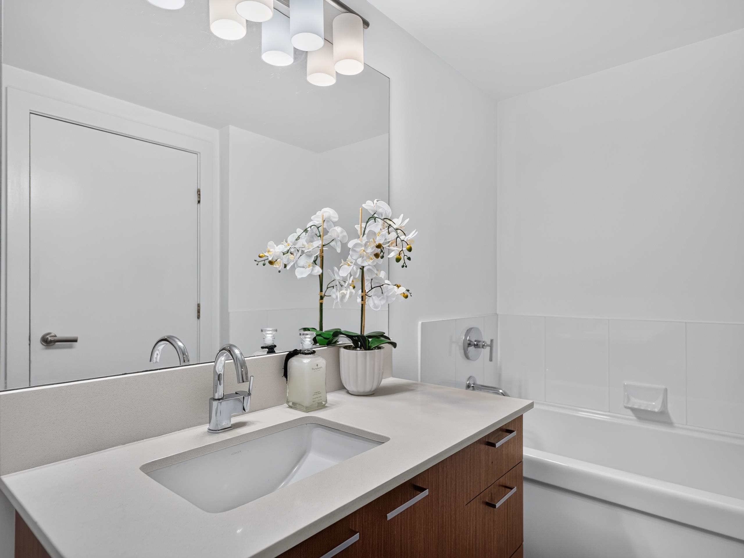 316 1330 MARINE DRIVE