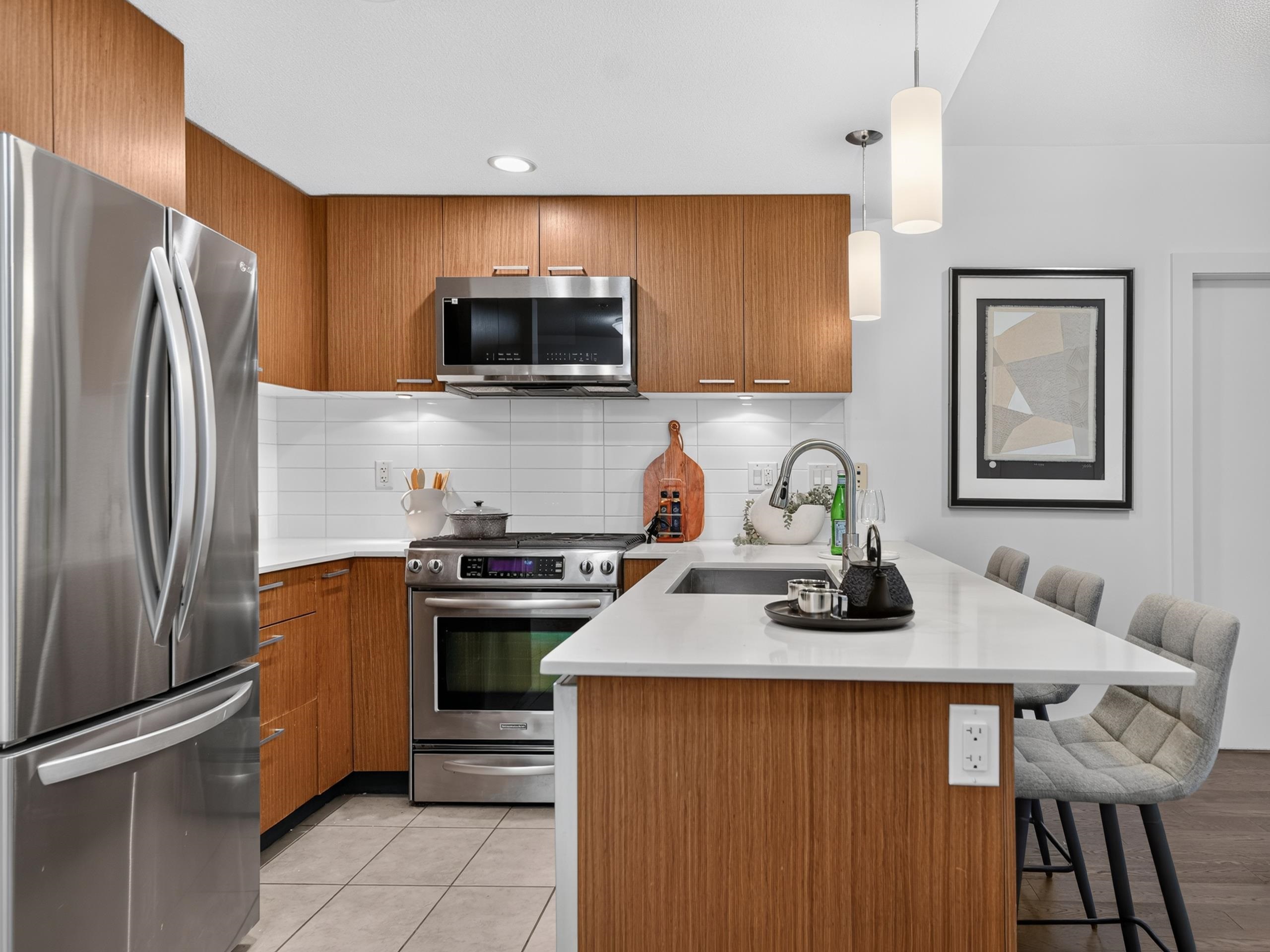 316 1330 MARINE DRIVE