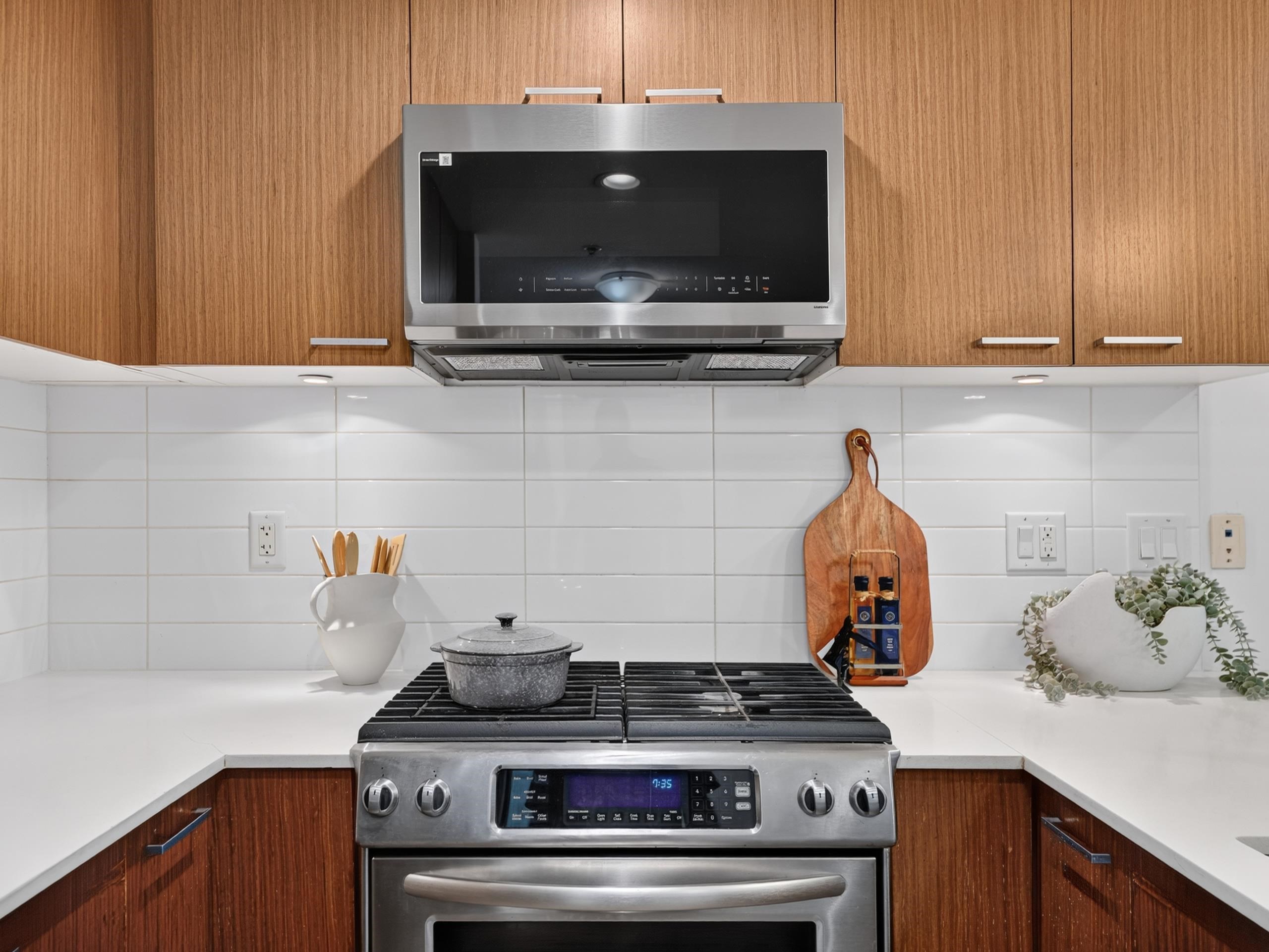 316 1330 MARINE DRIVE