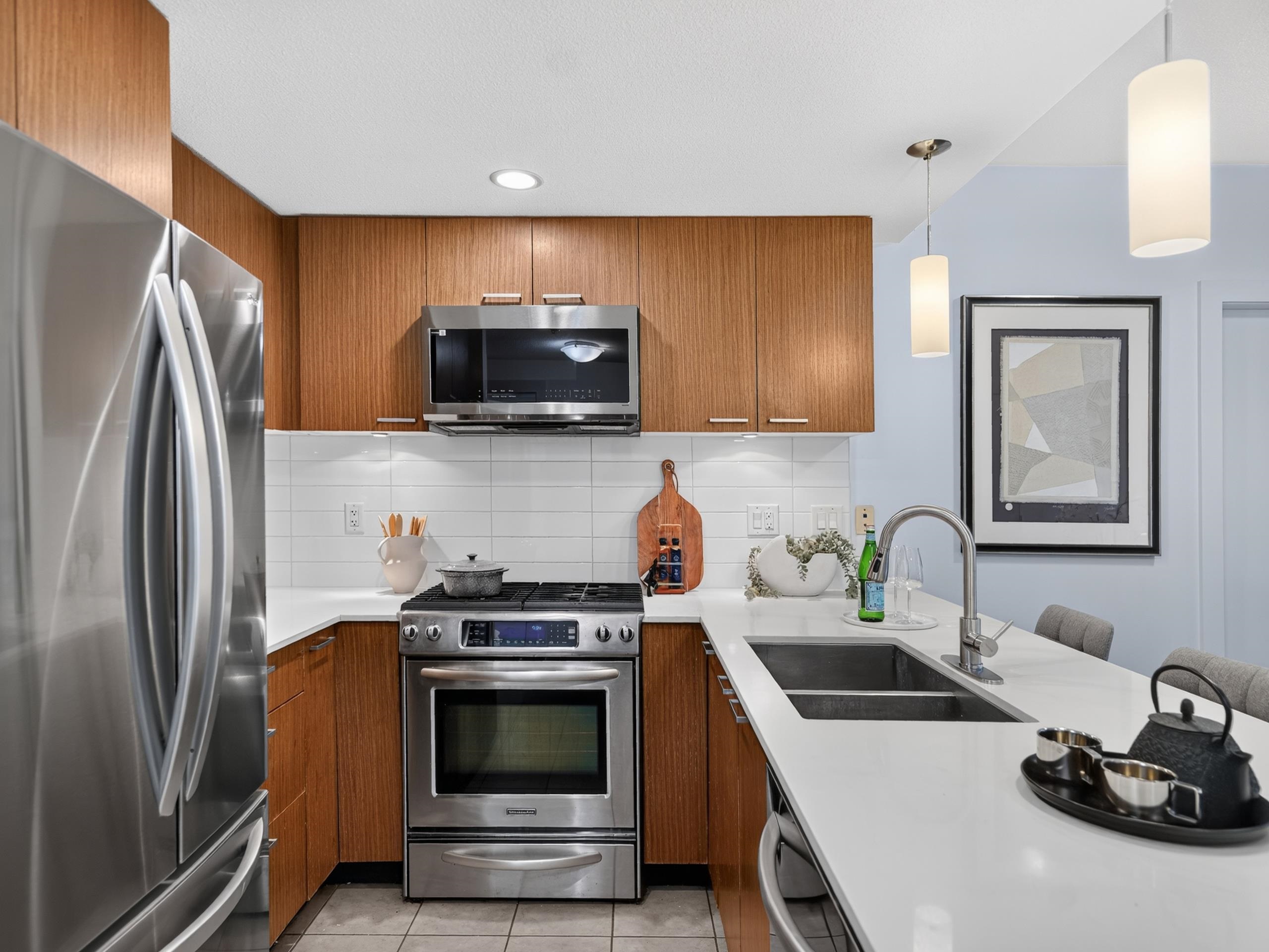 316 1330 MARINE DRIVE