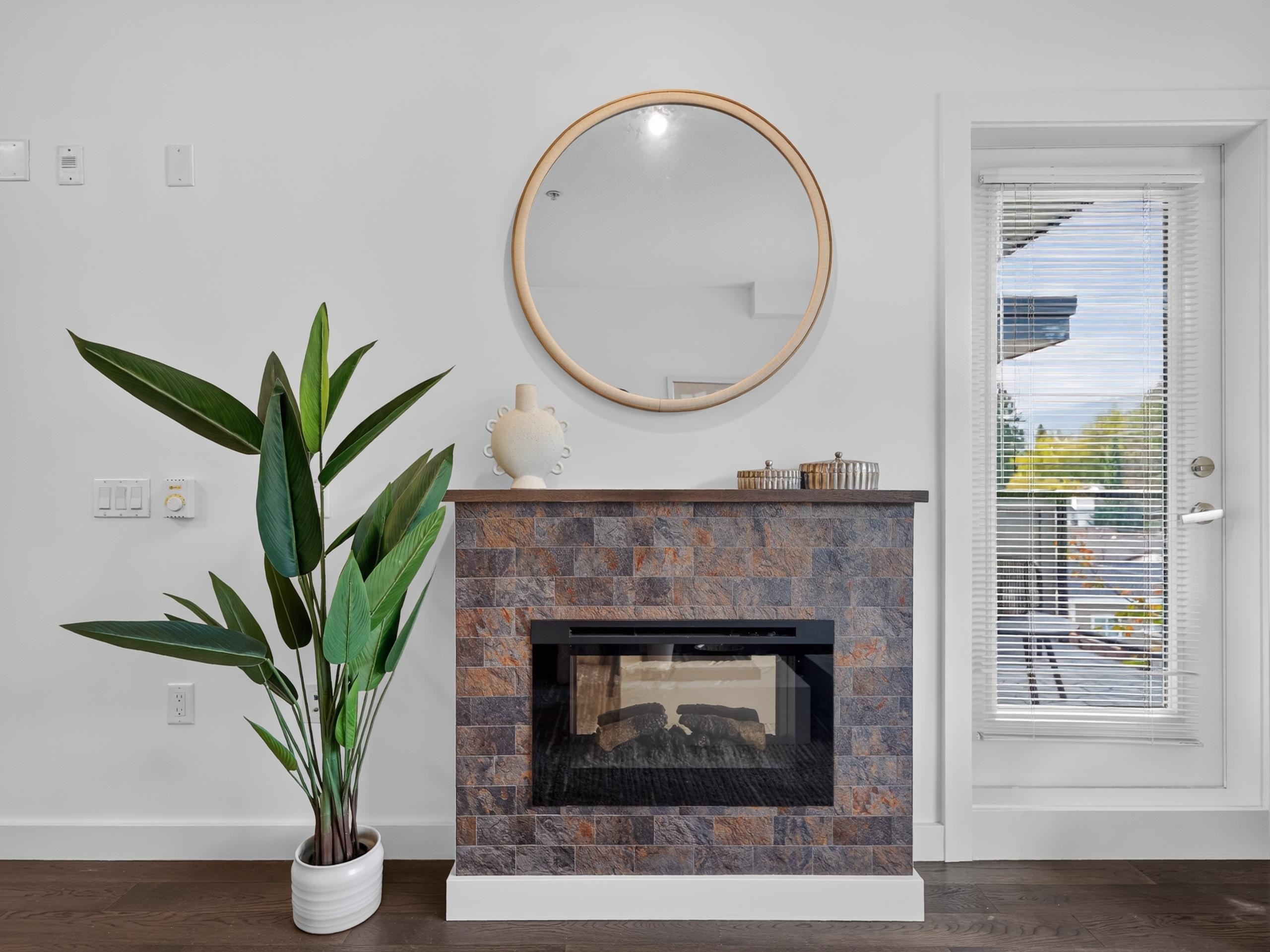 316 1330 MARINE DRIVE