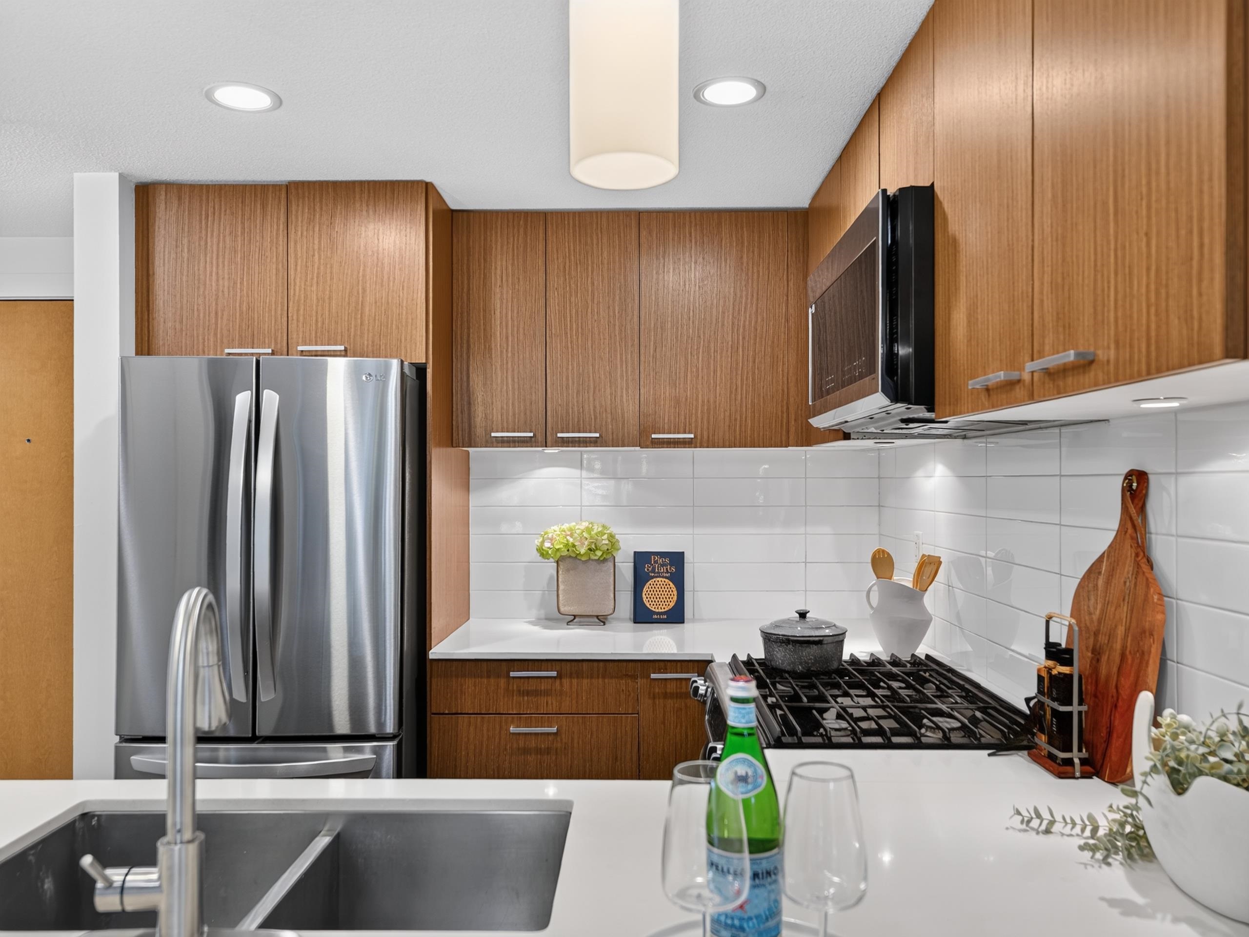316 1330 MARINE DRIVE