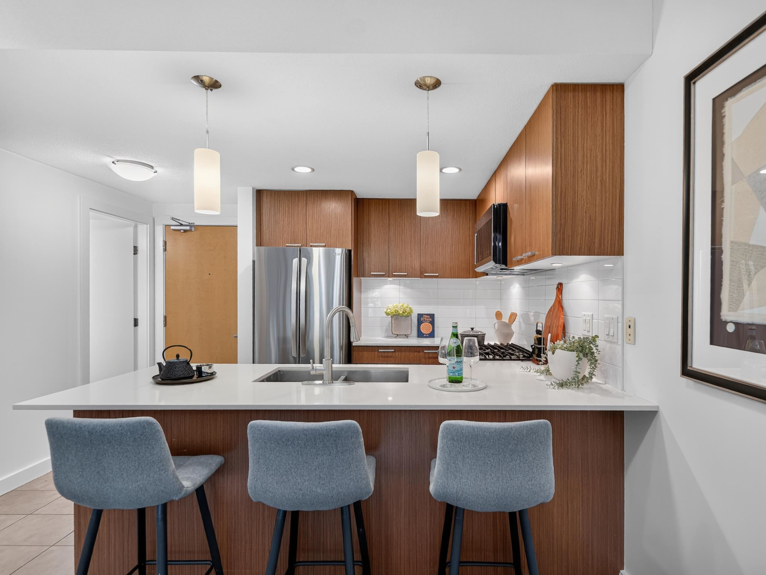 316 1330 MARINE DRIVE
