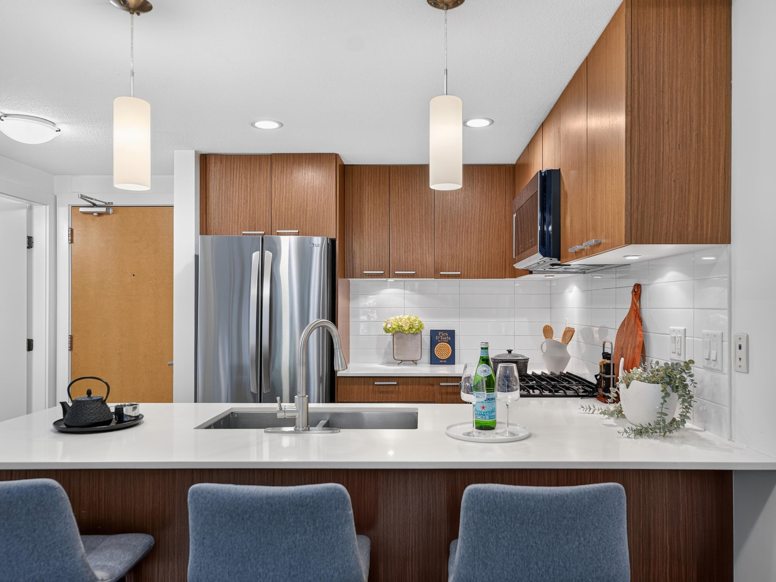 316 1330 MARINE DRIVE
