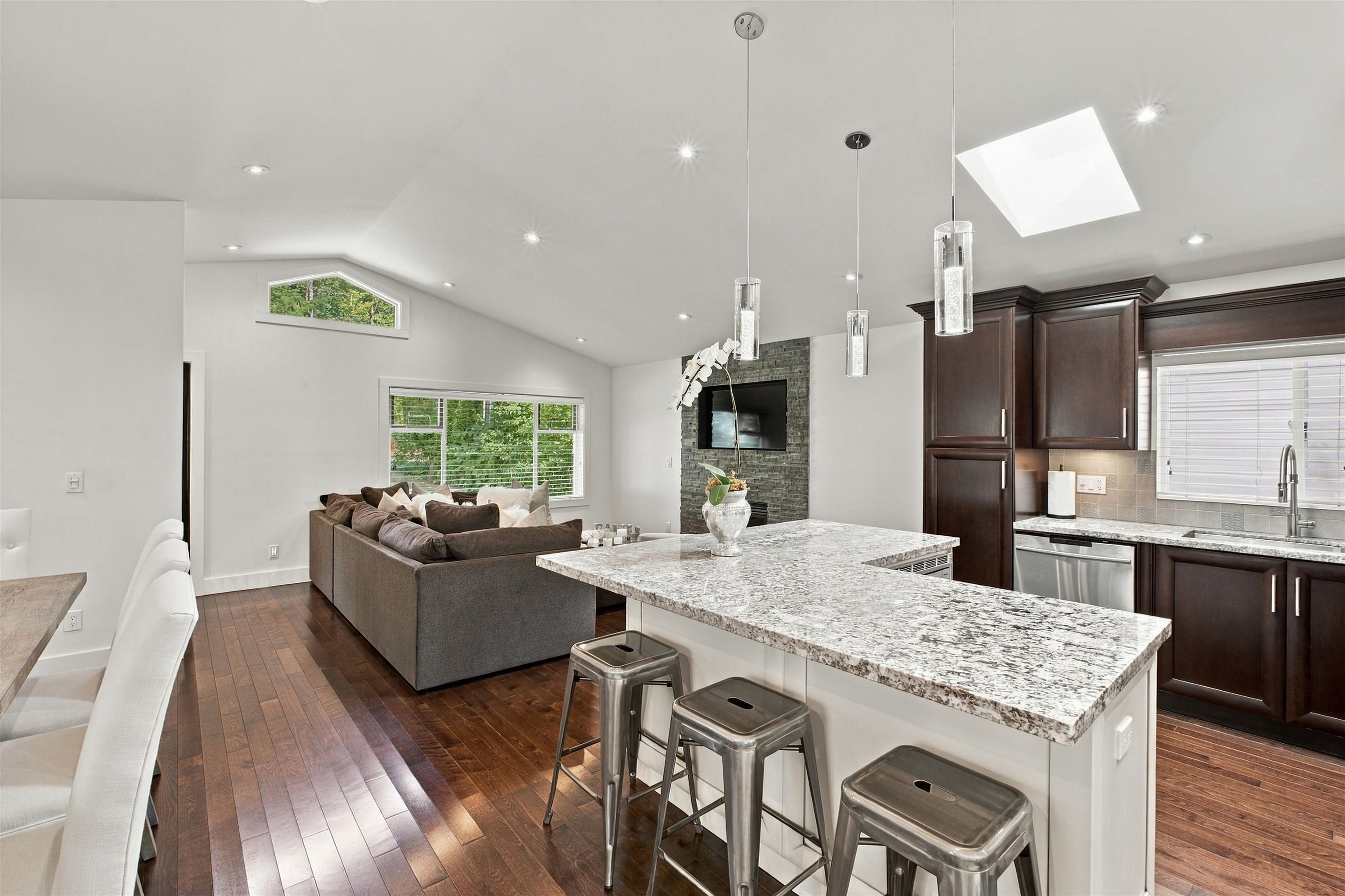 1153 WELLINGTON DRIVE