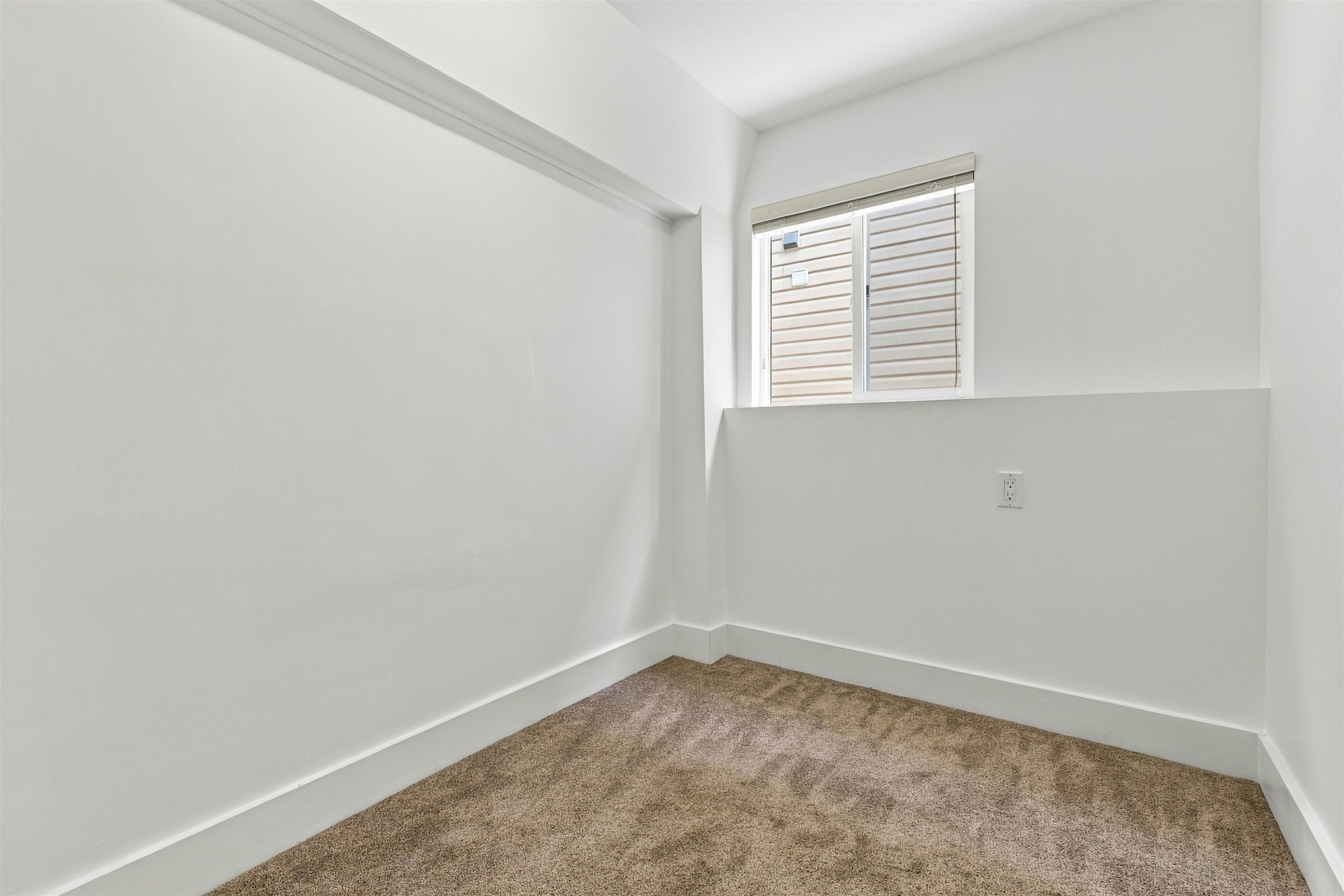1153 WELLINGTON DRIVE