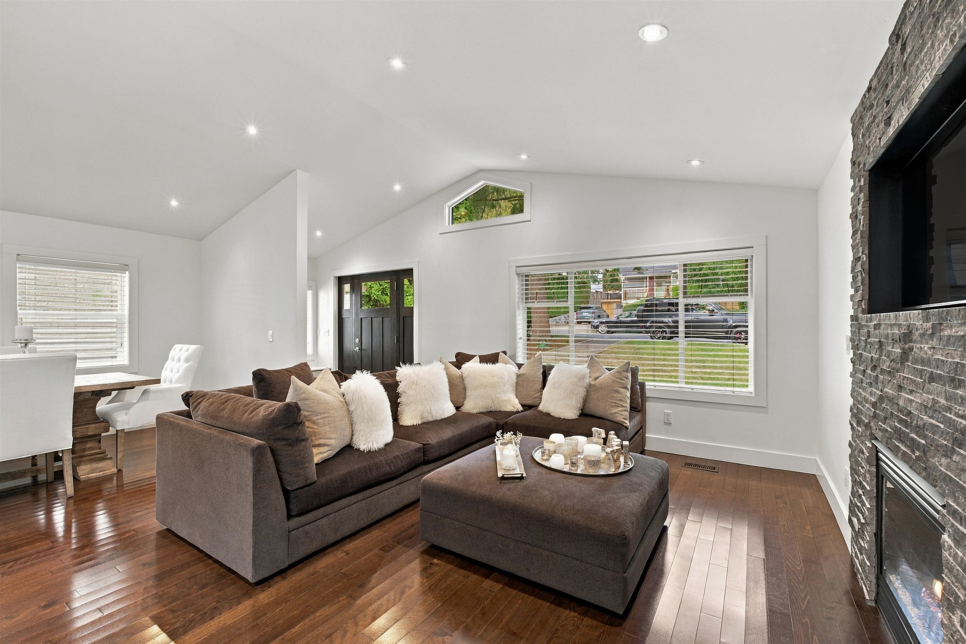 1153 WELLINGTON DRIVE