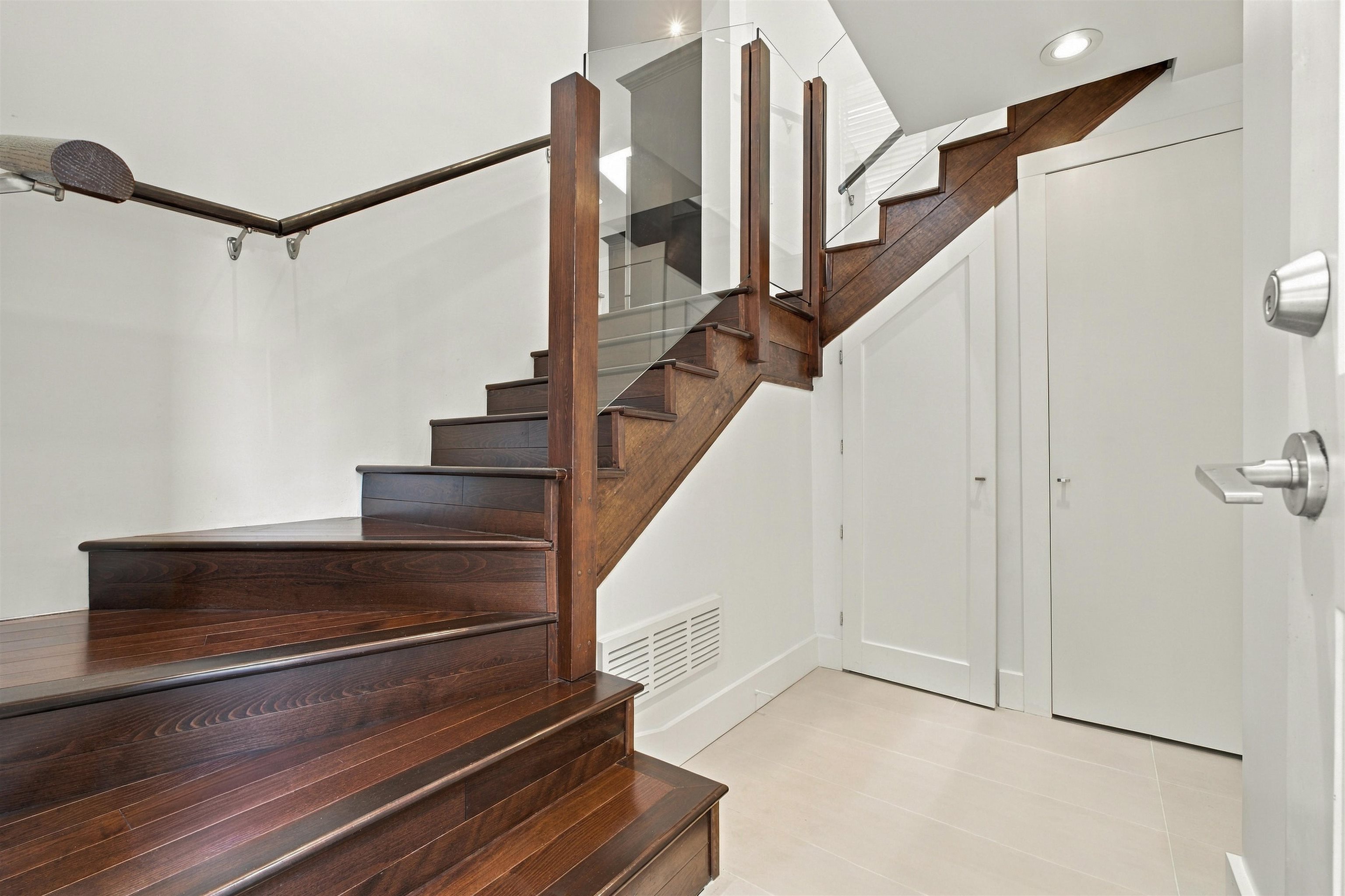1153 WELLINGTON DRIVE
