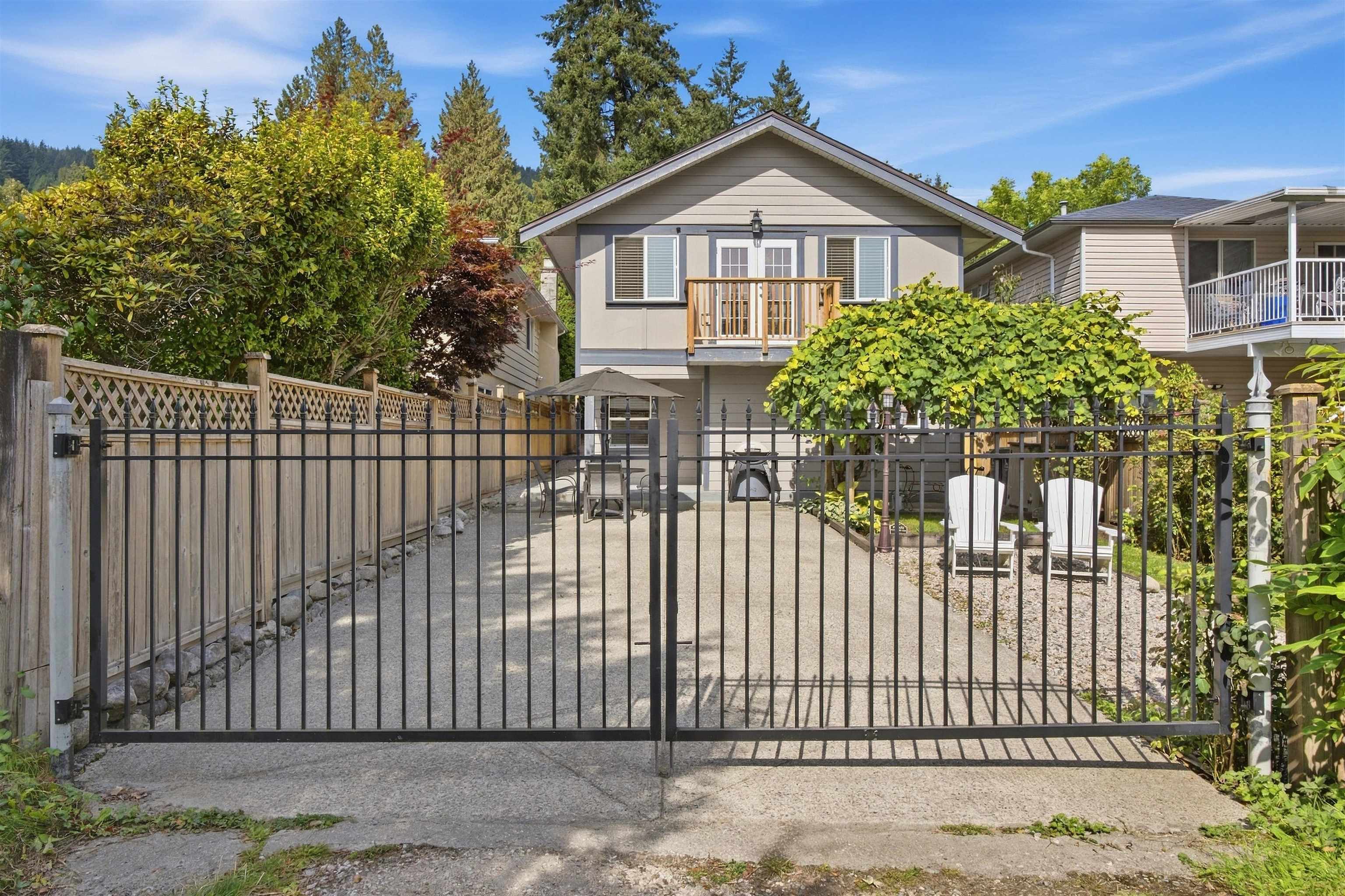 1153 WELLINGTON DRIVE