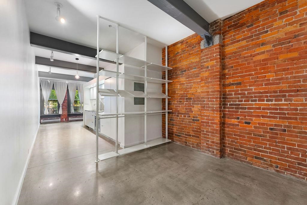 306 53 W HASTINGS STREET