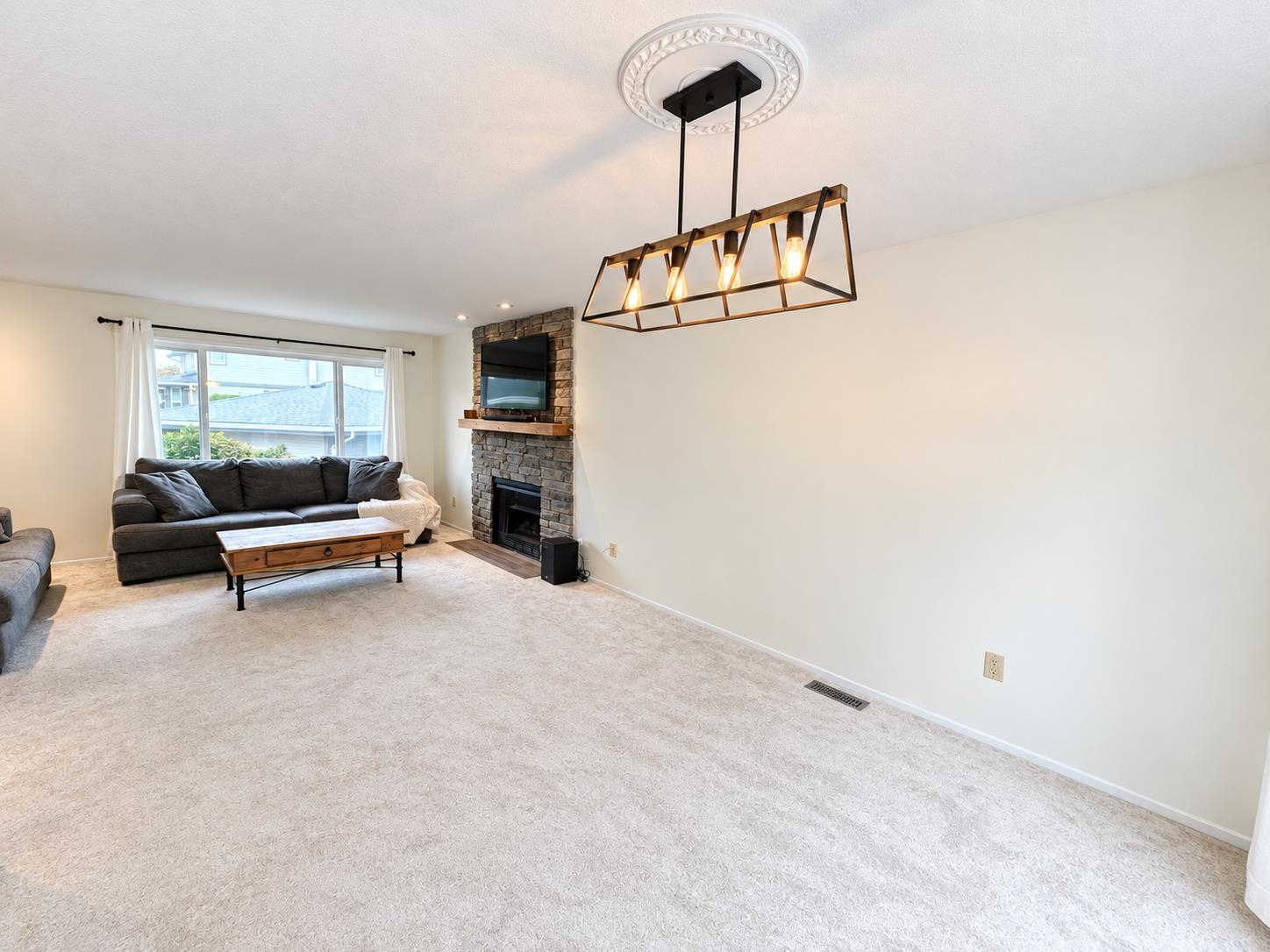 1140 CASTLE CRESCENT