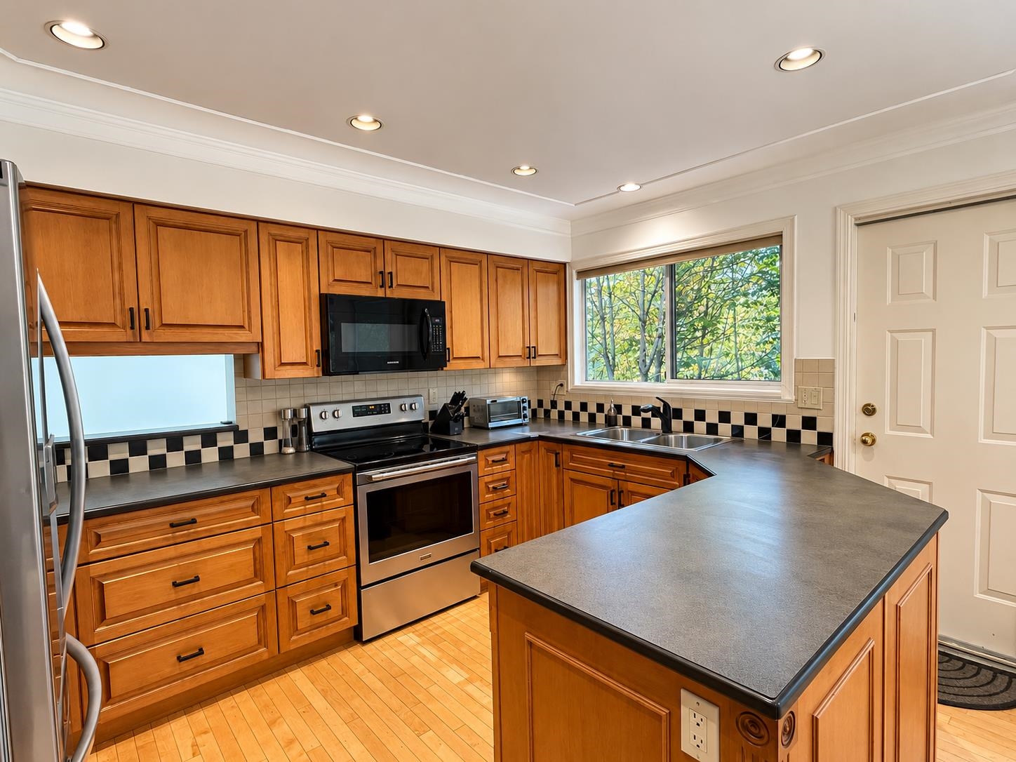 1140 CASTLE CRESCENT
