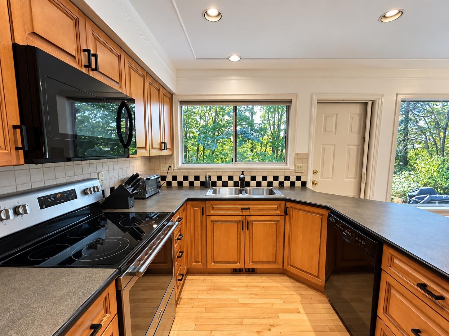 1140 CASTLE CRESCENT