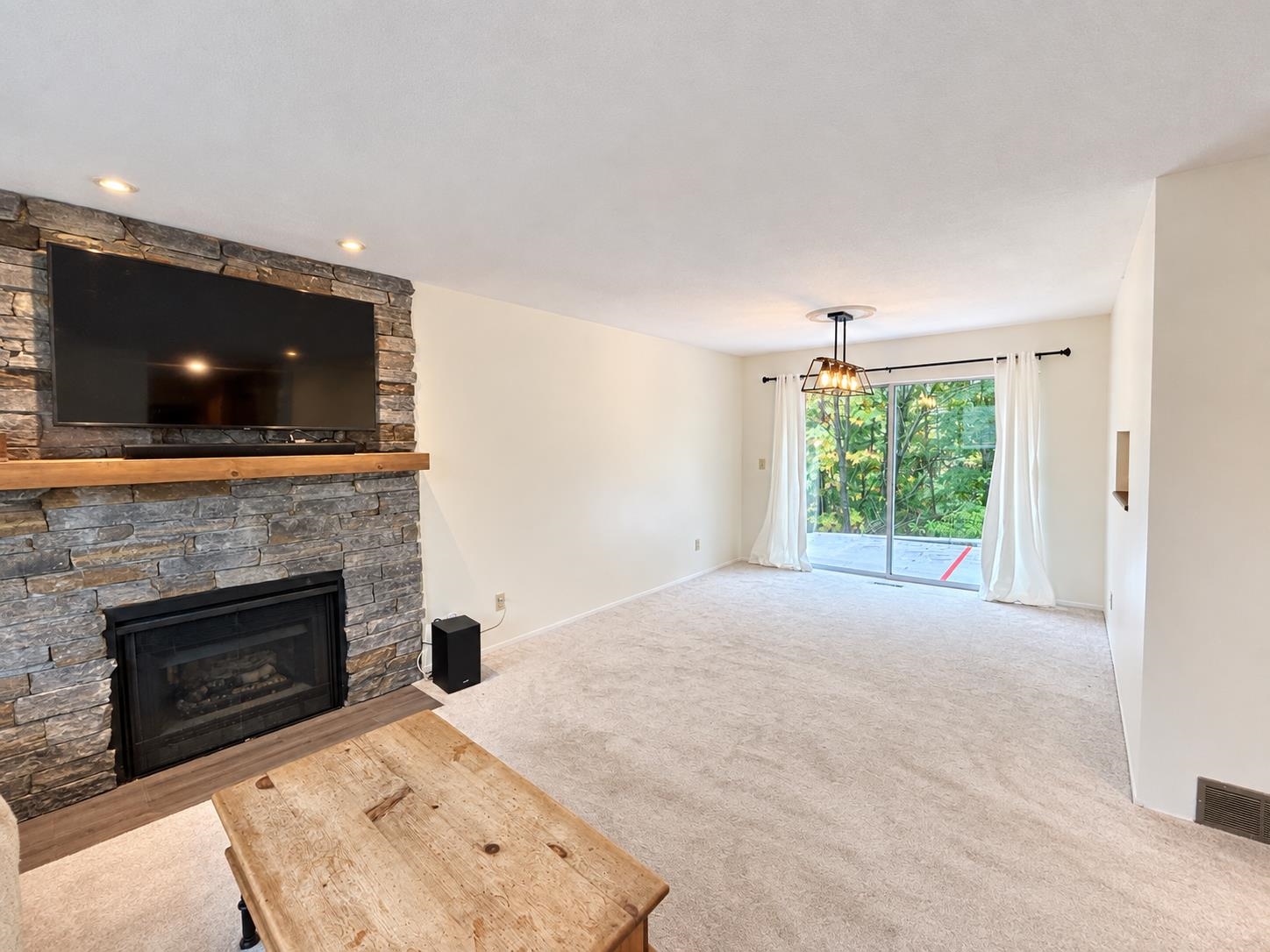 1140 CASTLE CRESCENT