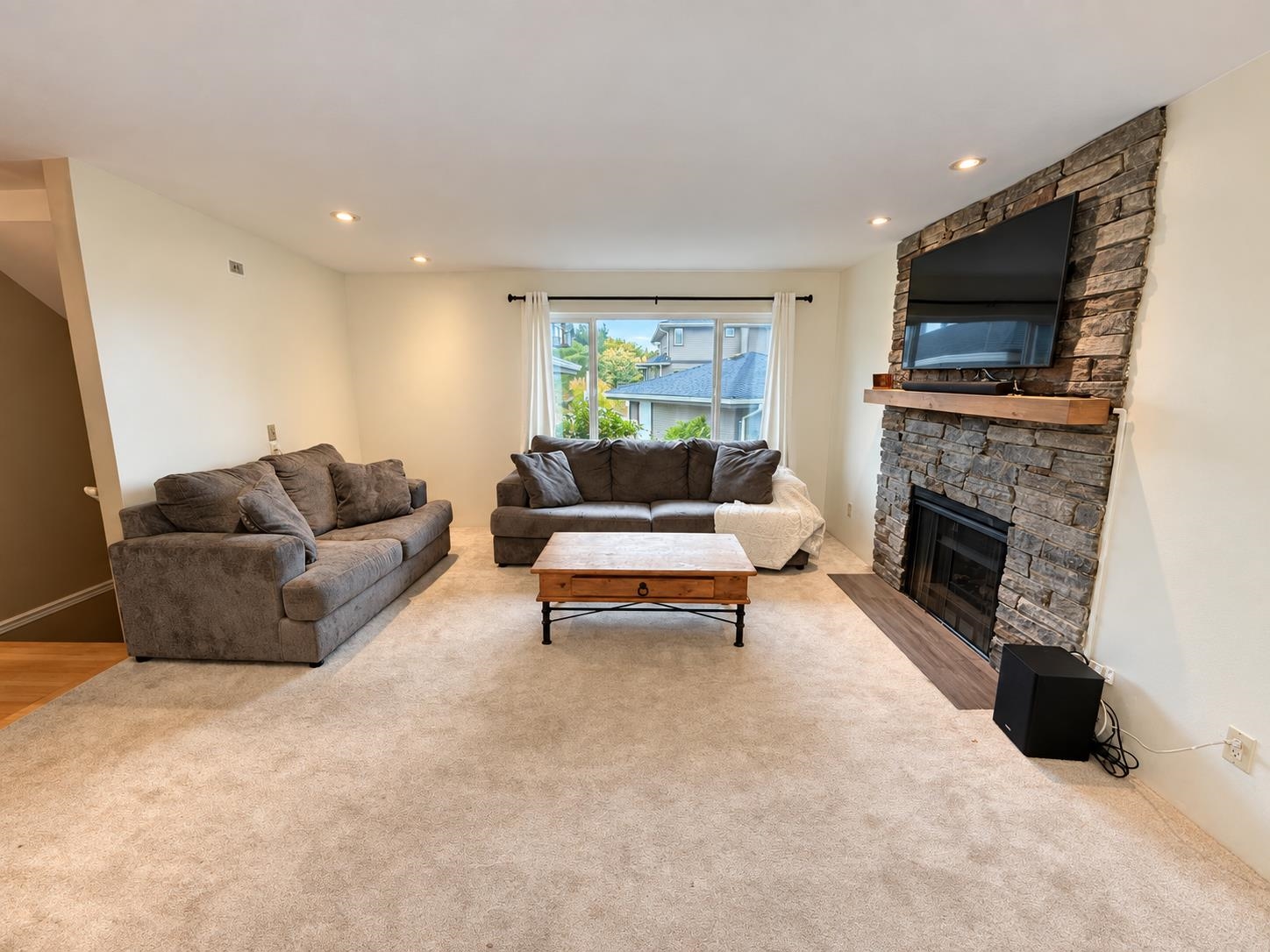 1140 CASTLE CRESCENT