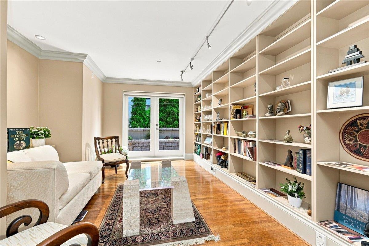 1952 BELLEVUE AVENUE