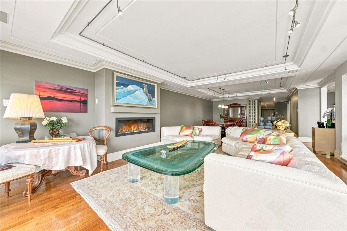 1952 BELLEVUE AVENUE