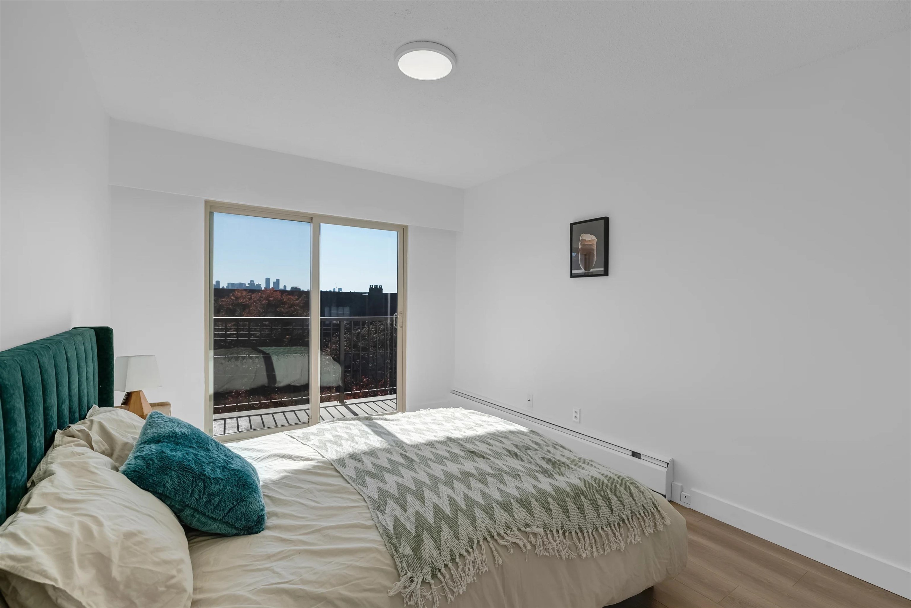 201 225 W 3RD STREET