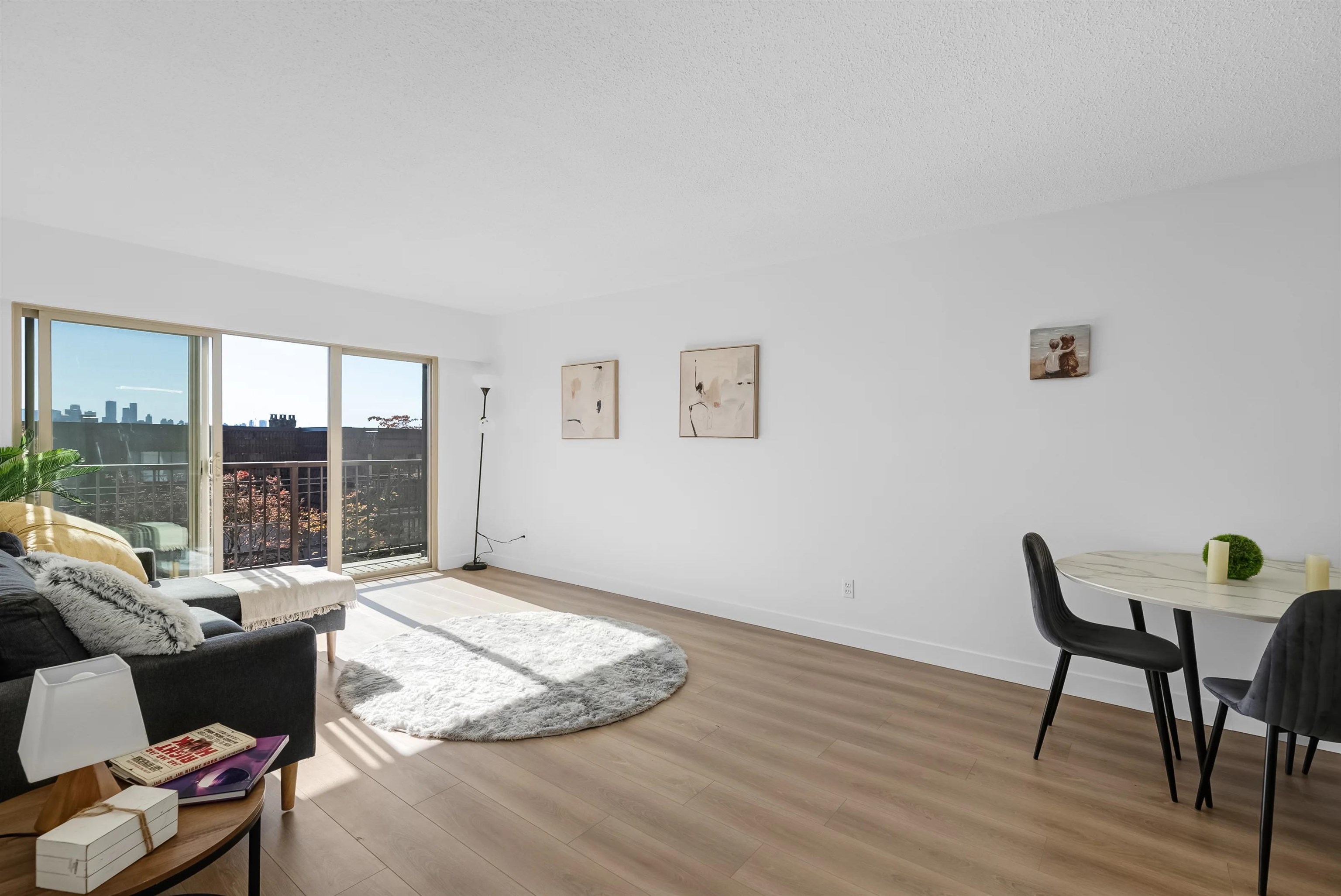 201 225 W 3RD STREET