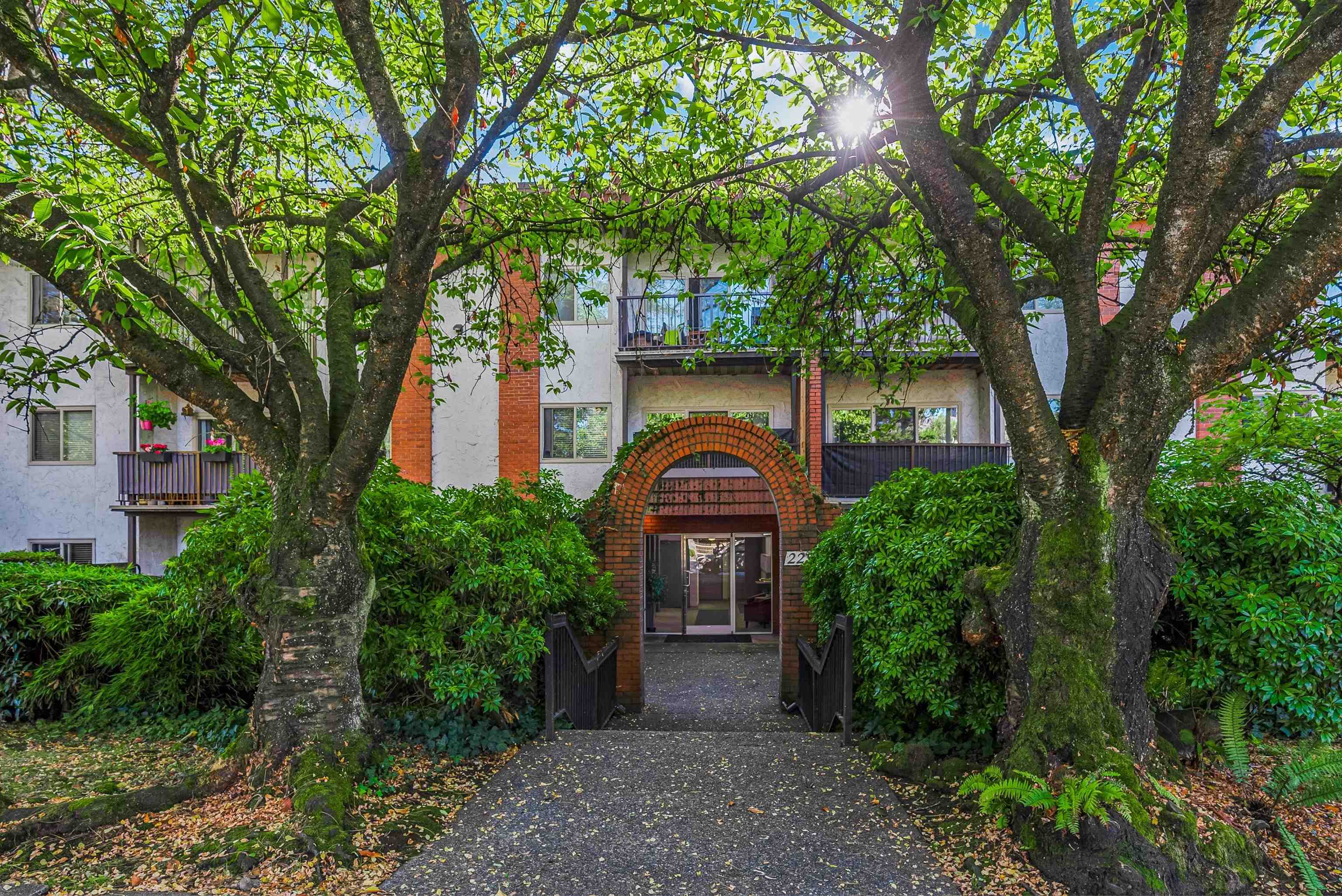 201 225 W 3RD STREET