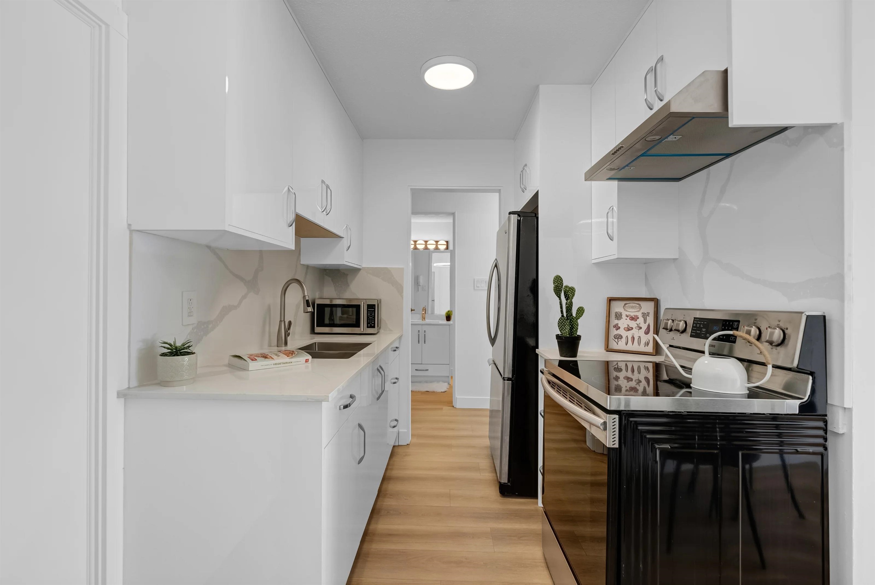 201 225 W 3RD STREET