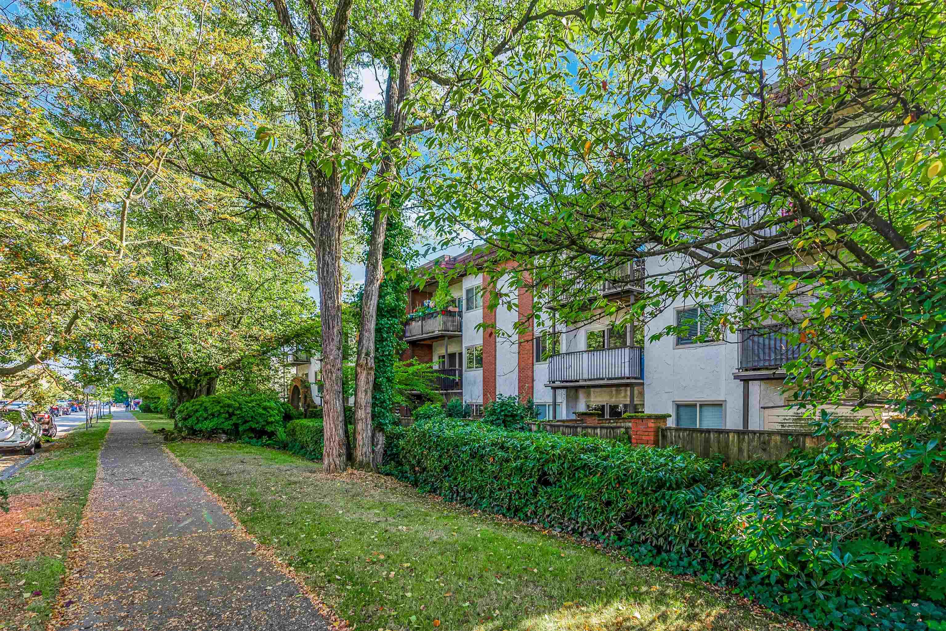201 225 W 3RD STREET