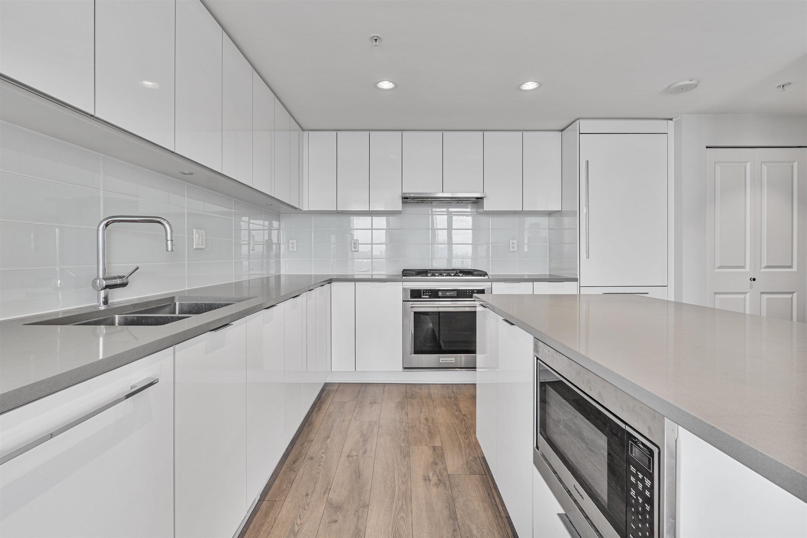 3703 2388 MADISON AVENUE