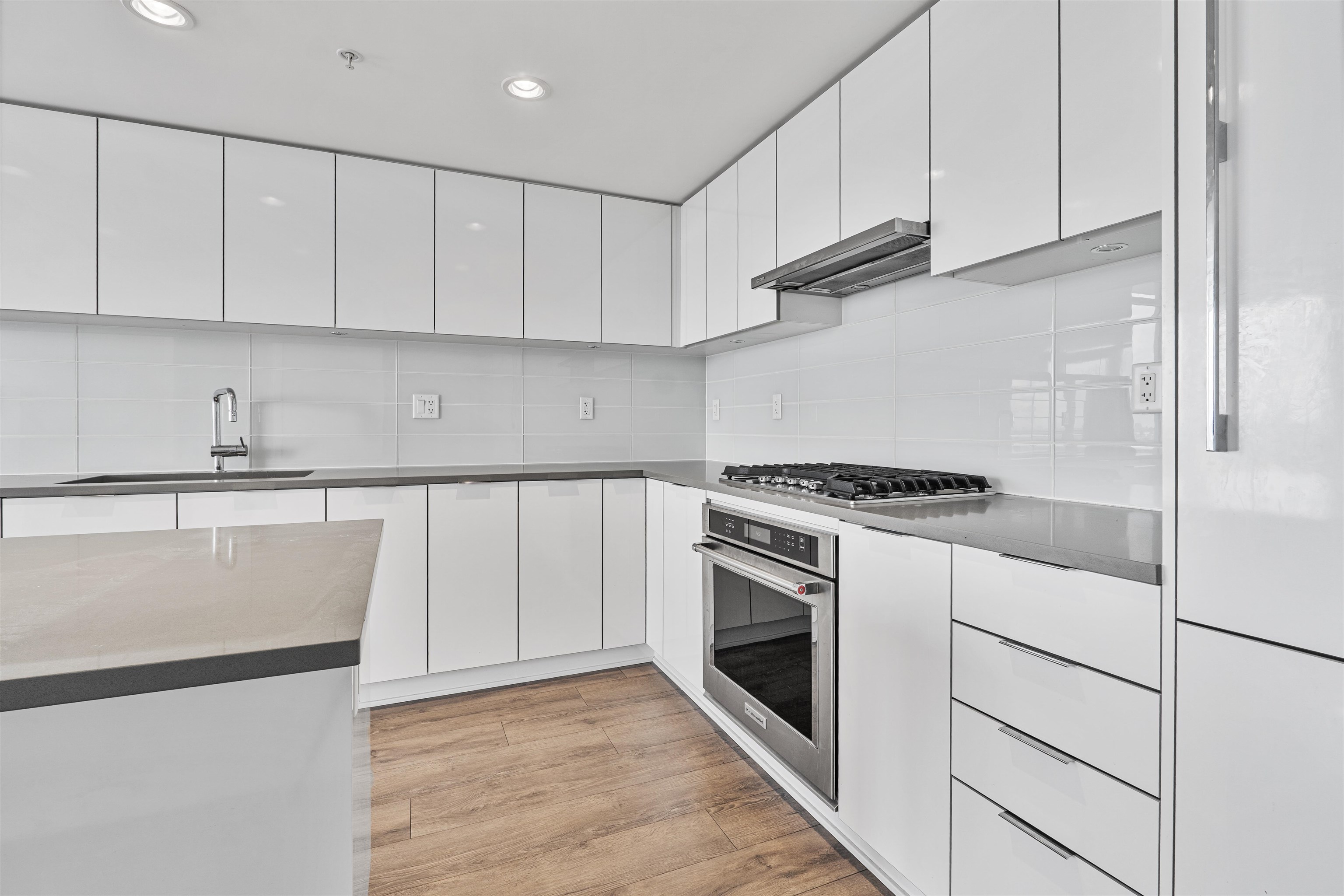 3703 2388 MADISON AVENUE