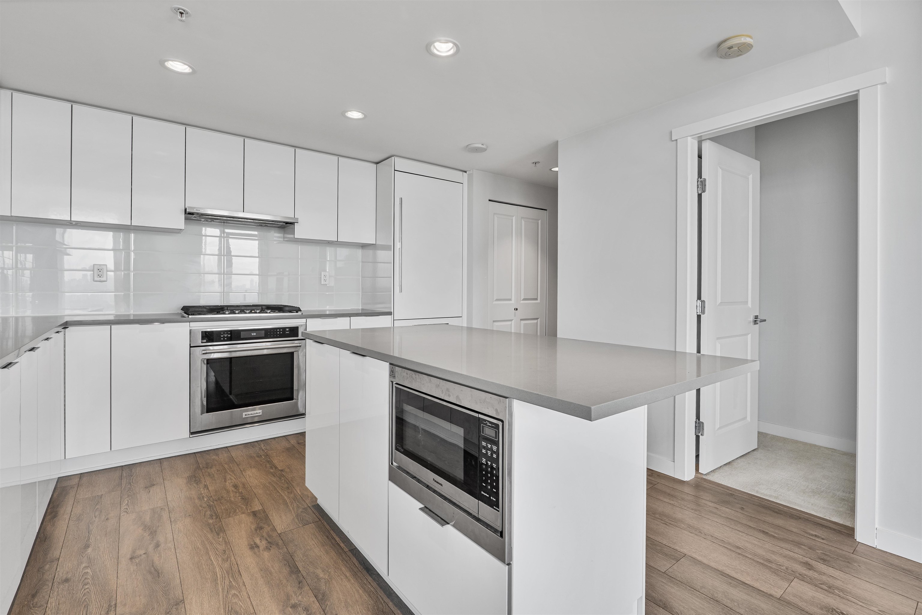 3703 2388 MADISON AVENUE