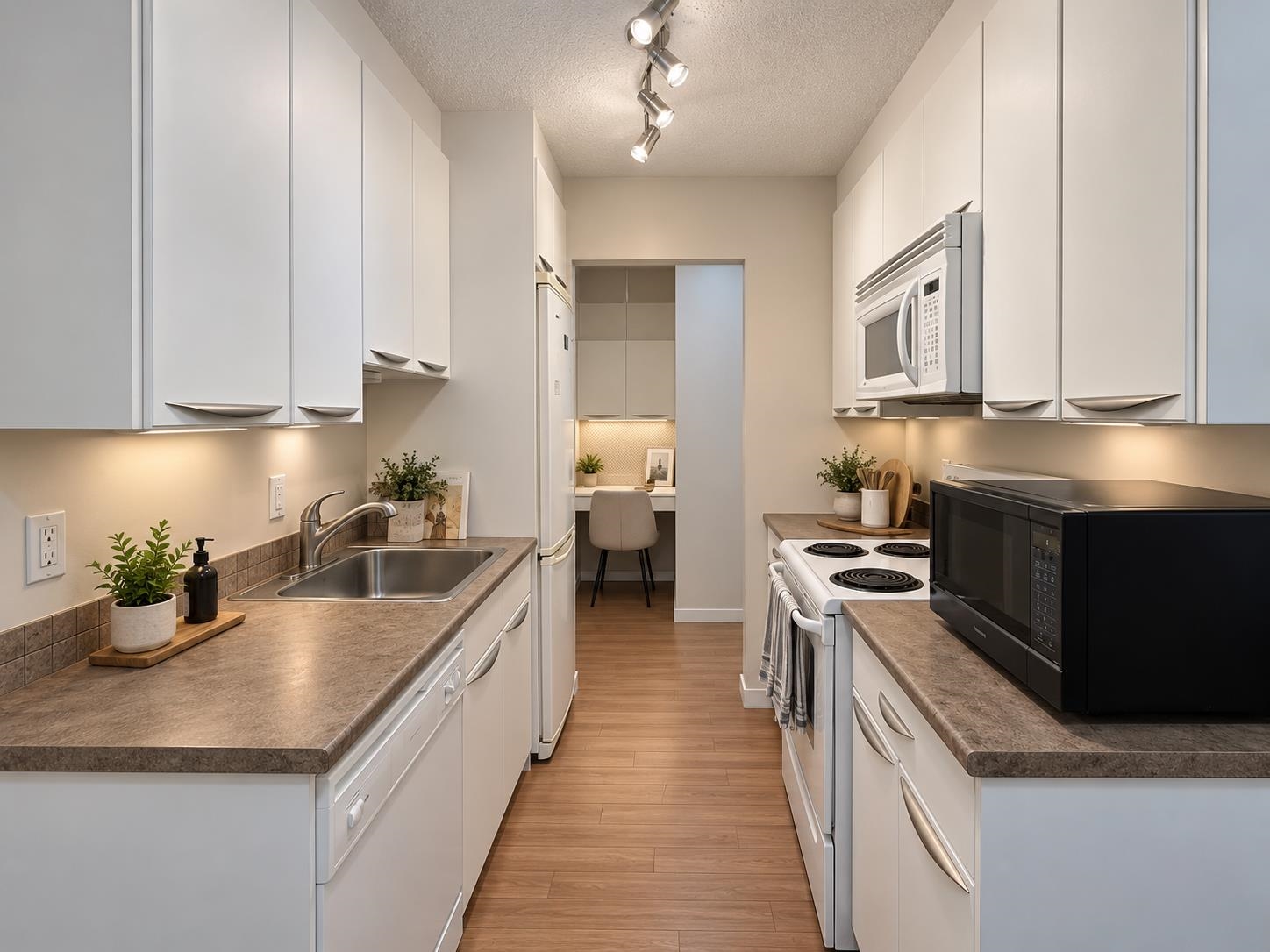 206 211 W 3RD STREET