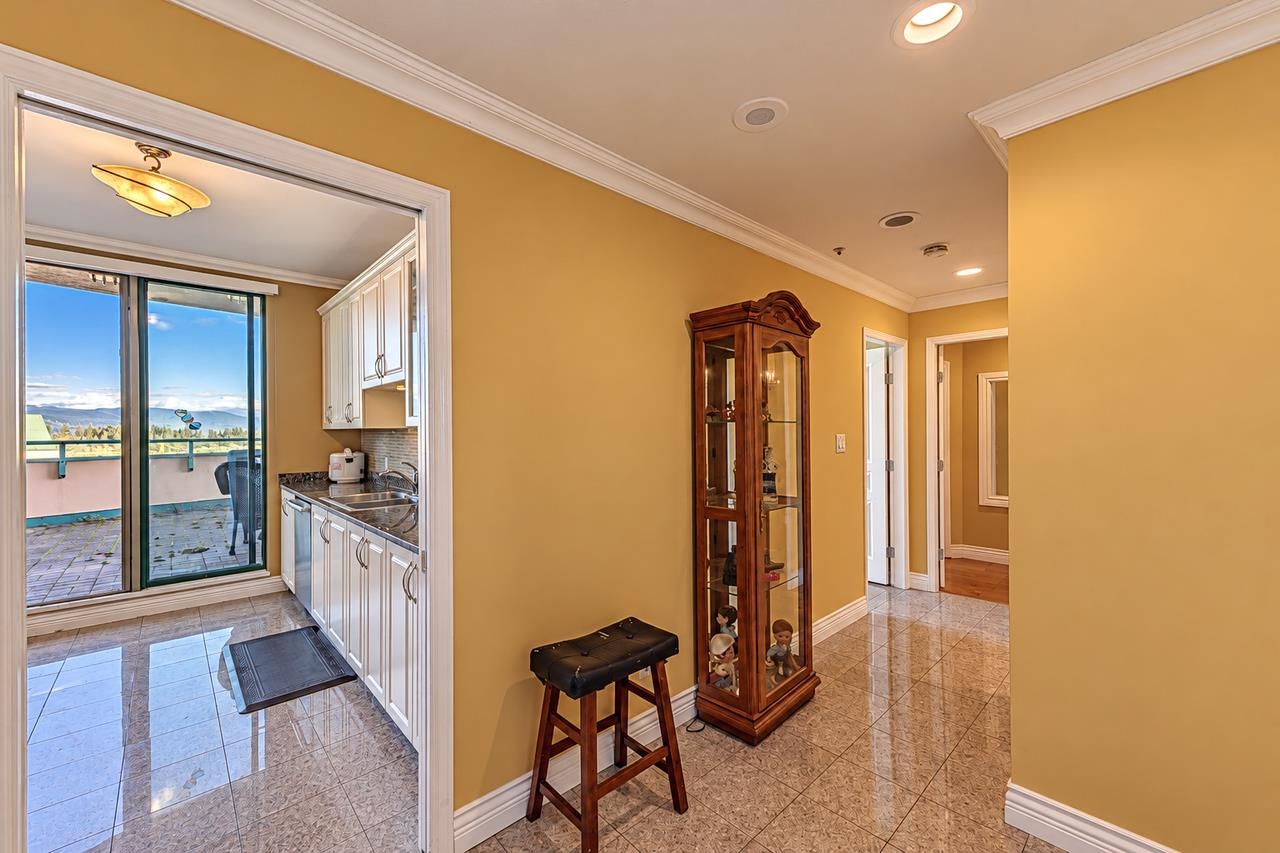 2102 3071 GLEN DRIVE