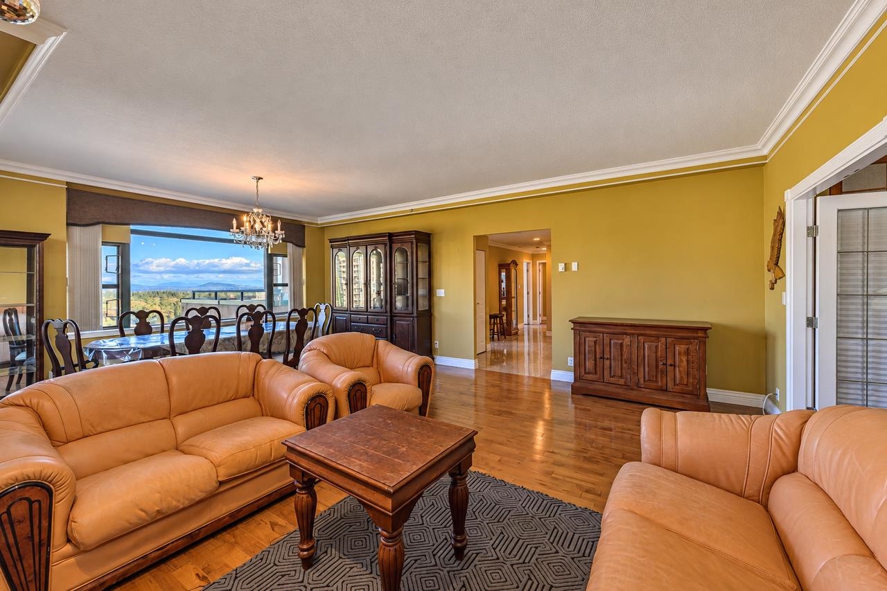 2102 3071 GLEN DRIVE