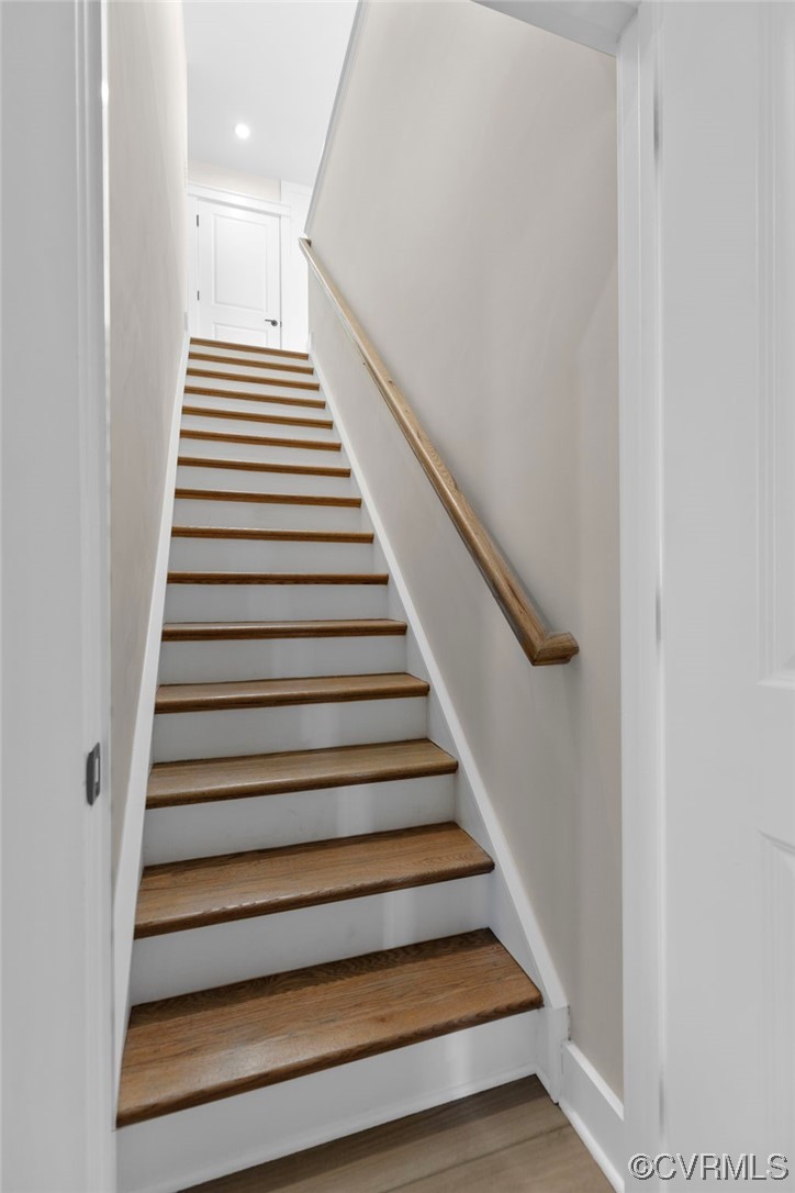 16112 Woodland Cove Ct