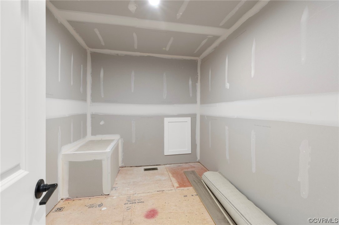 16112 Woodland Cove Ct