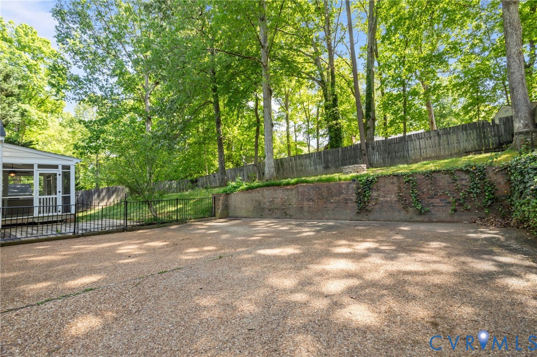13607 Knobhill Ct