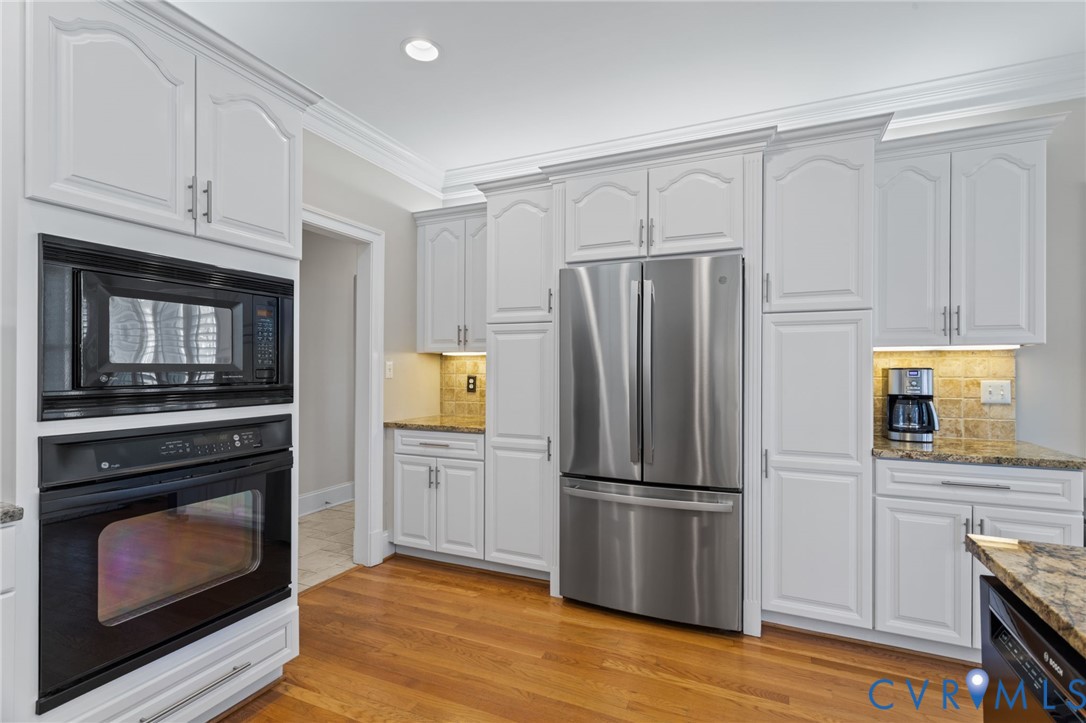 3230 Queens Grant Dr