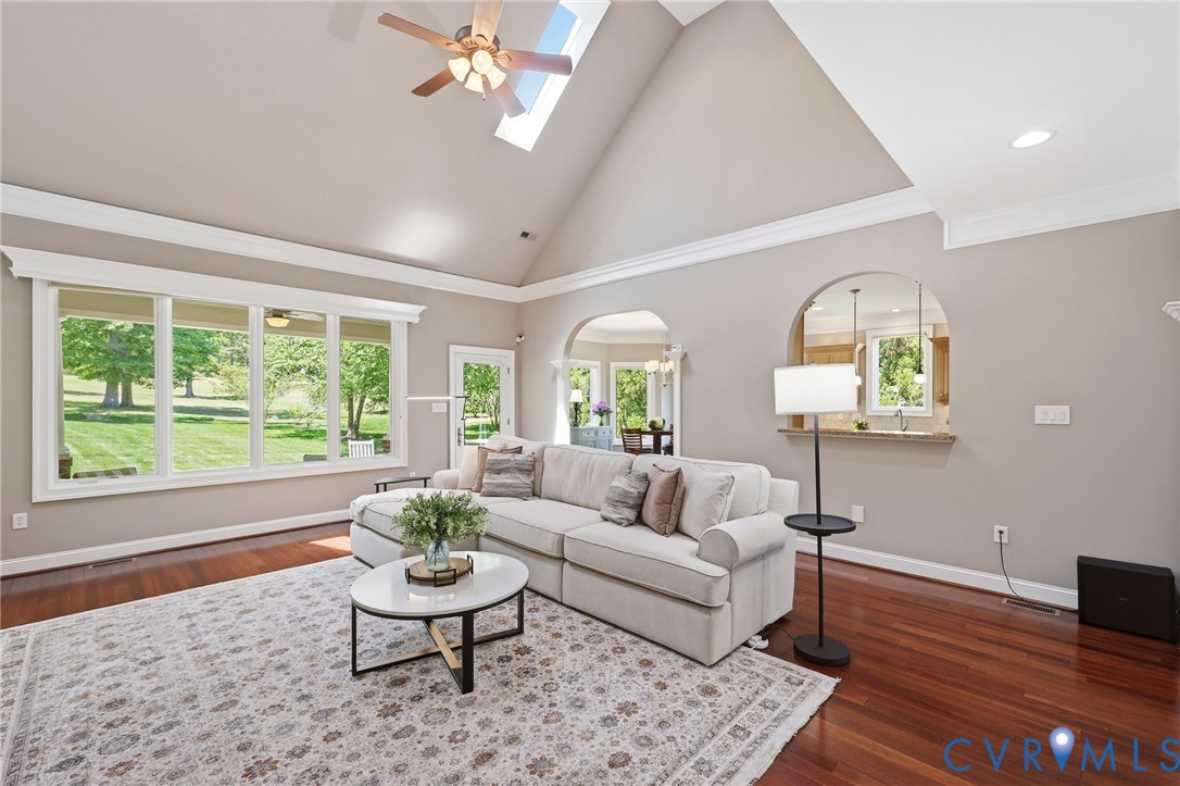 409 Regina Ln