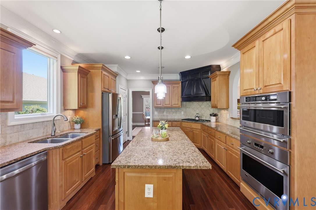 409 Regina Ln