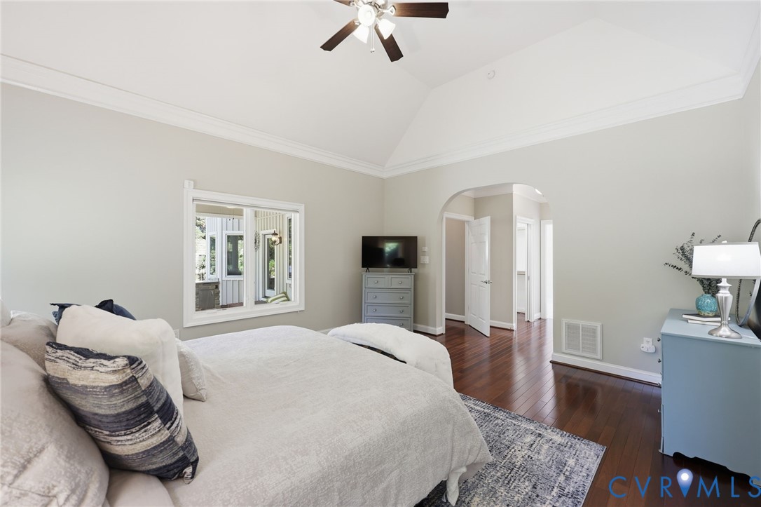 409 Regina Ln