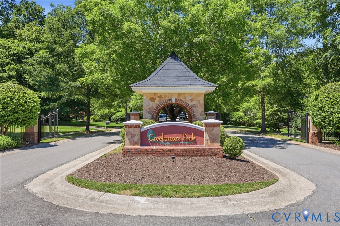 409 Regina Ln