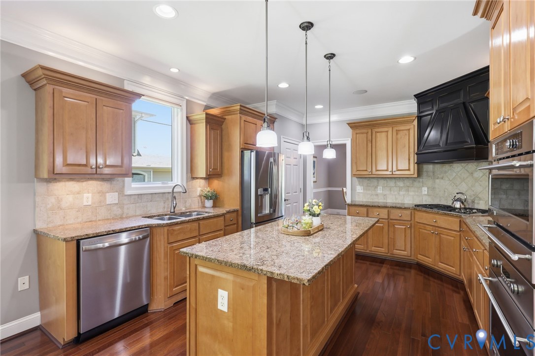 409 Regina Ln