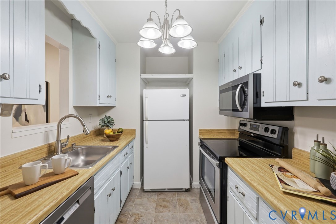 4900 Genlou Cir